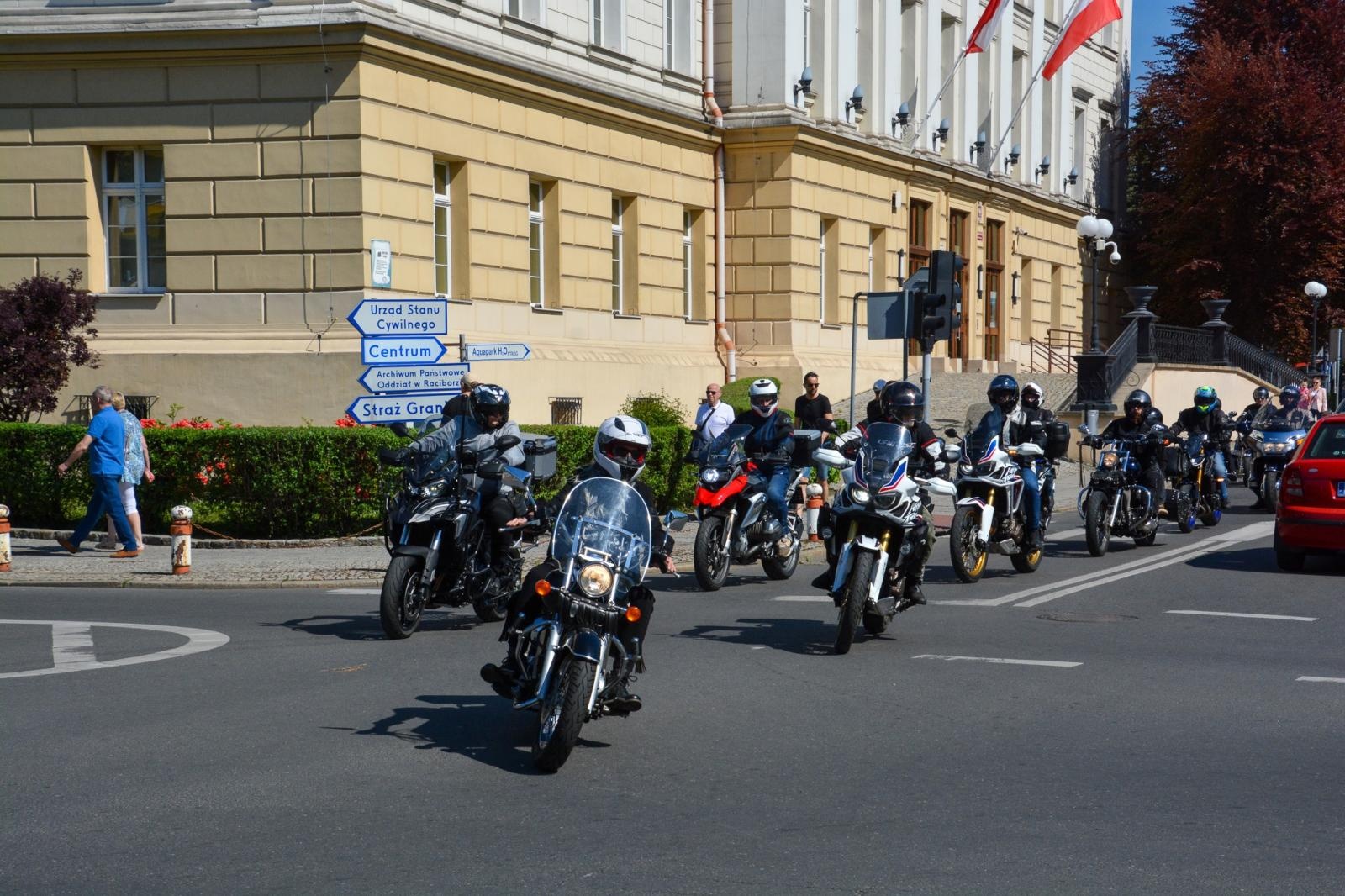 Zdjęcie w galerii na portalu naszraciborz.pl: Motocyklowe rozpoczęcie sezonu w Raciborzu bez parady, ale z tradycją i wspólnotą [FOTO i WIDEO] wiadomości z regionu