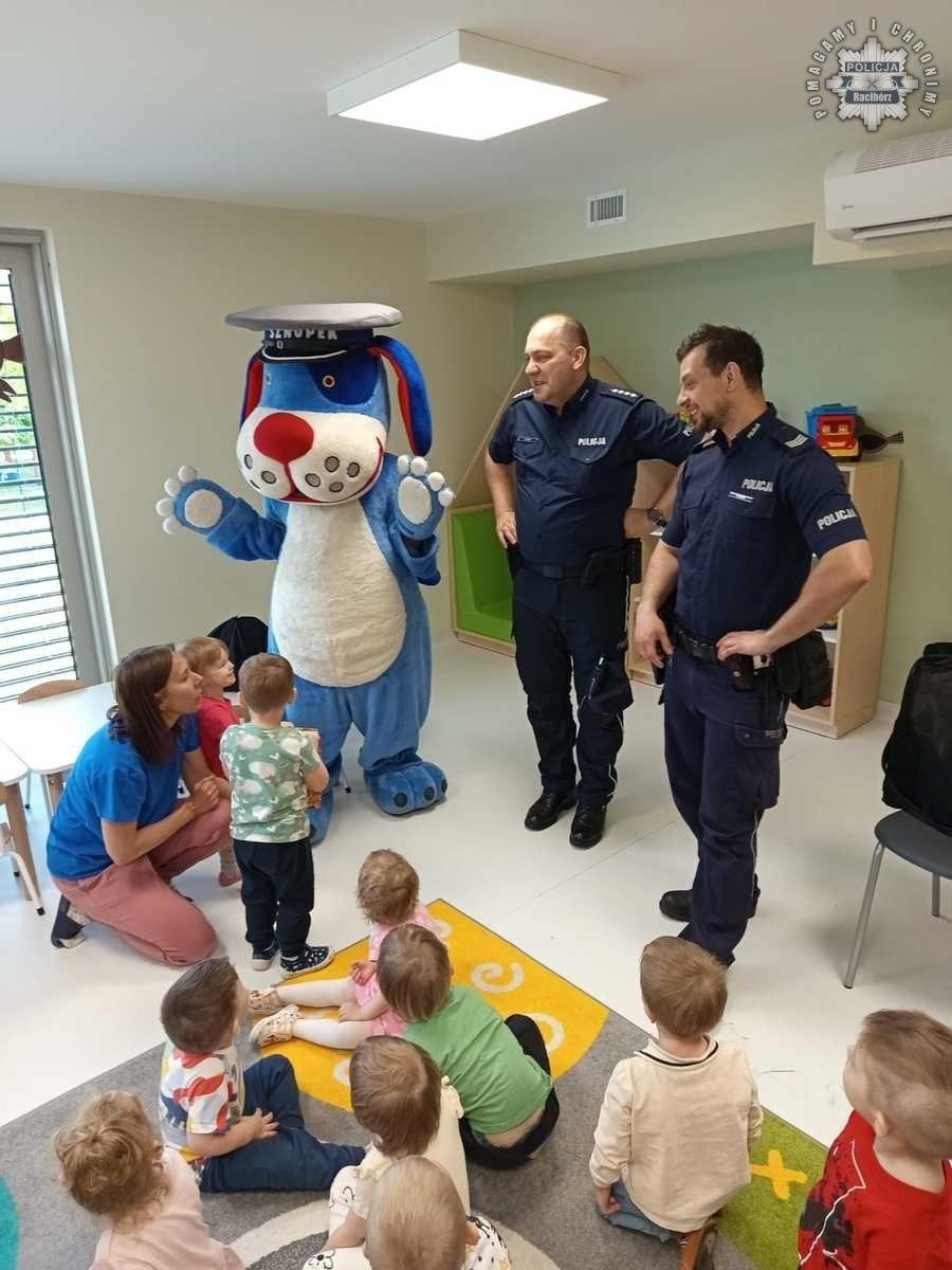 Zdjęcie w galerii na portalu naszraciborz.pl: Mamo, tato, tutaj jestem. Policja w raciborskim żłobku wiadomości z regionu
