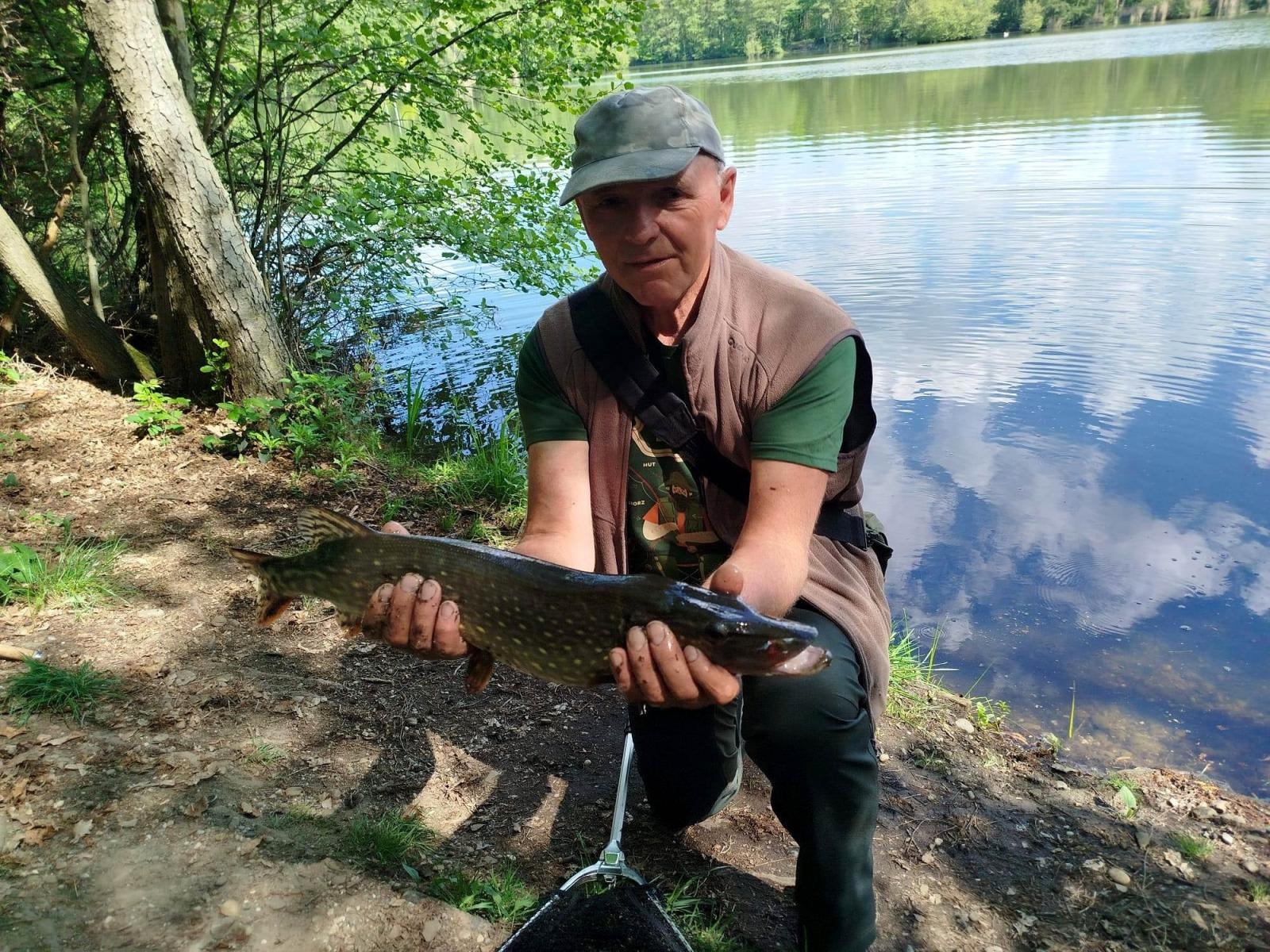 Zdjęcie w galerii na portalu naszraciborz.pl: Z wędkarską pasją o Puchar Prezesa – rozstrzygnięto IX Wiosenne Zawody Spinningowe na Babiczoku wiadomości z regionu