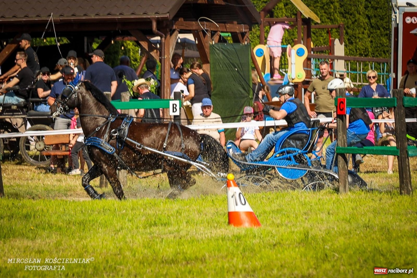 Zdjęcie w galerii na portalu naszraciborz.pl: Konna majówka wróciła do Kornic po sześciu latach. Były emocje i rywalizacja [FOTO i WIDEO] wiadomości z regionu