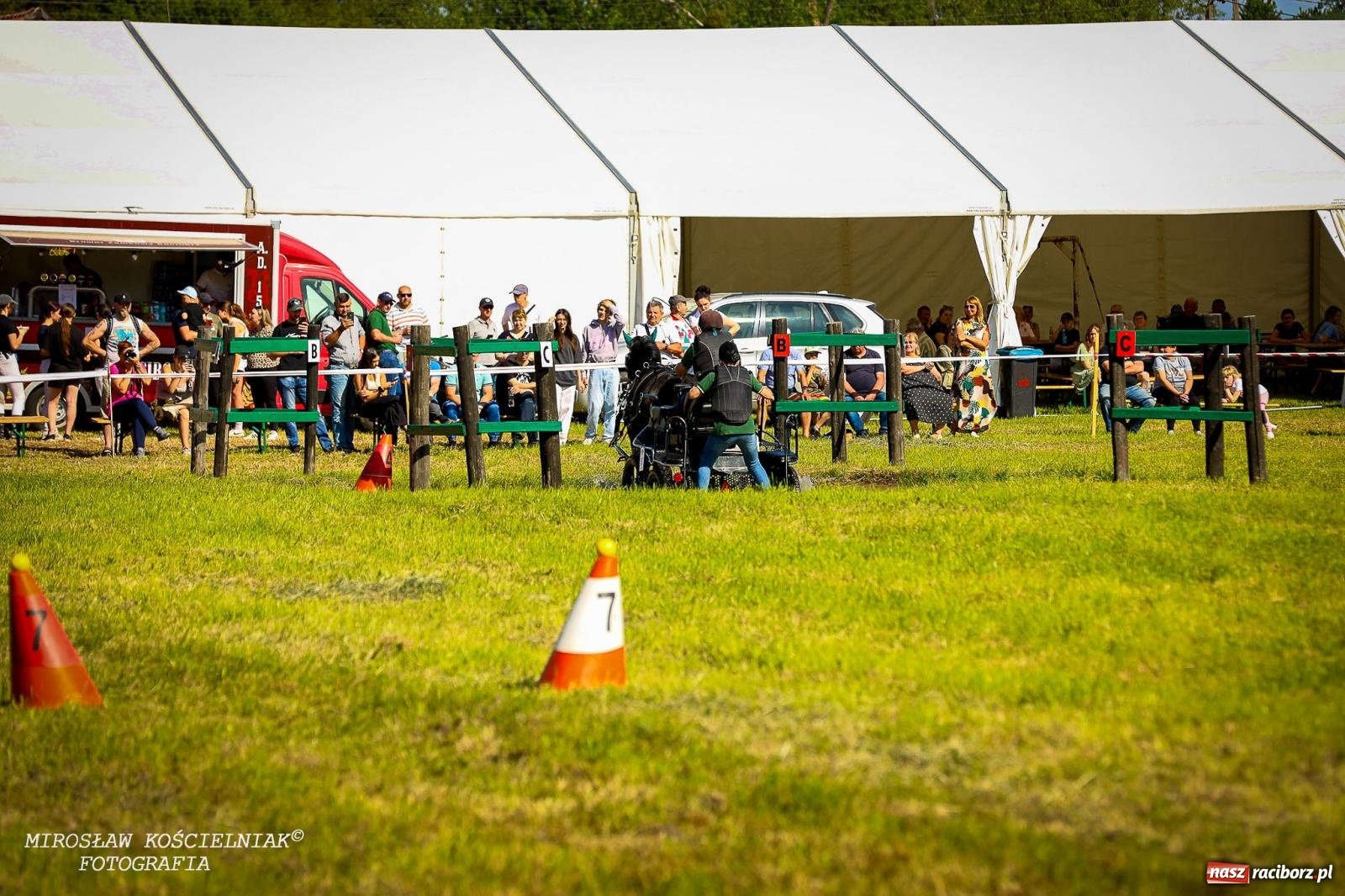Zdjęcie w galerii na portalu naszraciborz.pl: Konna majówka wróciła do Kornic po sześciu latach. Były emocje i rywalizacja [FOTO i WIDEO] wiadomości z regionu