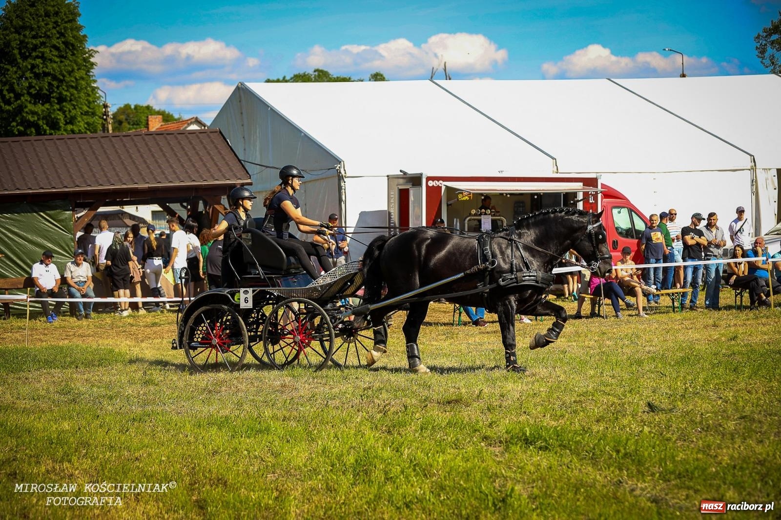 Zdjęcie w galerii na portalu naszraciborz.pl: Konna majówka wróciła do Kornic po sześciu latach. Były emocje i rywalizacja [FOTO i WIDEO] wiadomości z regionu