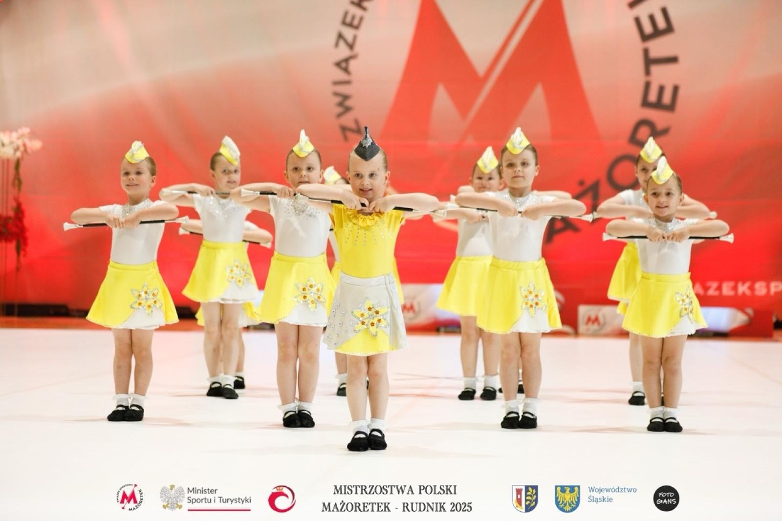 Zdjęcie w galerii na portalu naszraciborz.pl: Grad medali mażoretek ZARA na Mistrzostwach Polski wiadomości z regionu