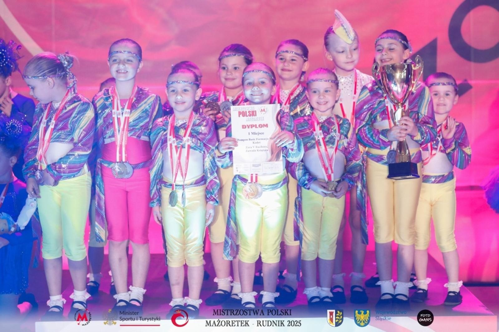 Zdjęcie w galerii na portalu naszraciborz.pl: Grad medali mażoretek ZARA na Mistrzostwach Polski wiadomości z regionu