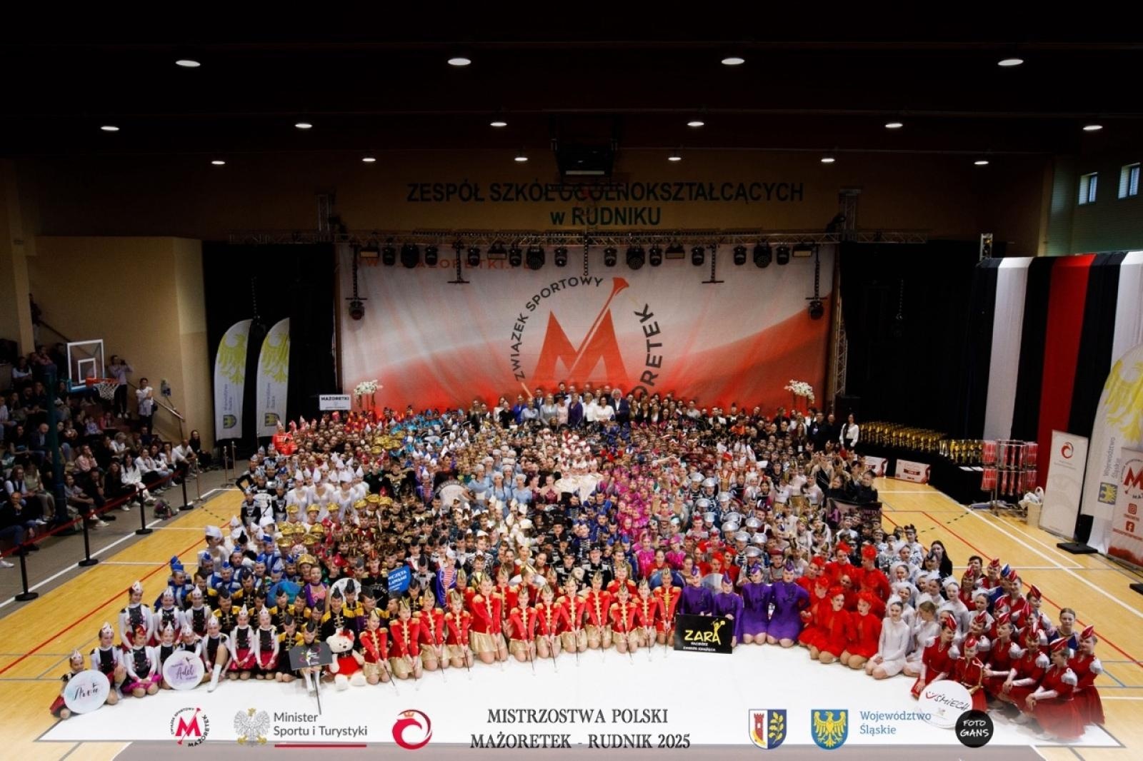 Zdjęcie w galerii na portalu naszraciborz.pl: Grad medali mażoretek ZARA na Mistrzostwach Polski wiadomości z regionu