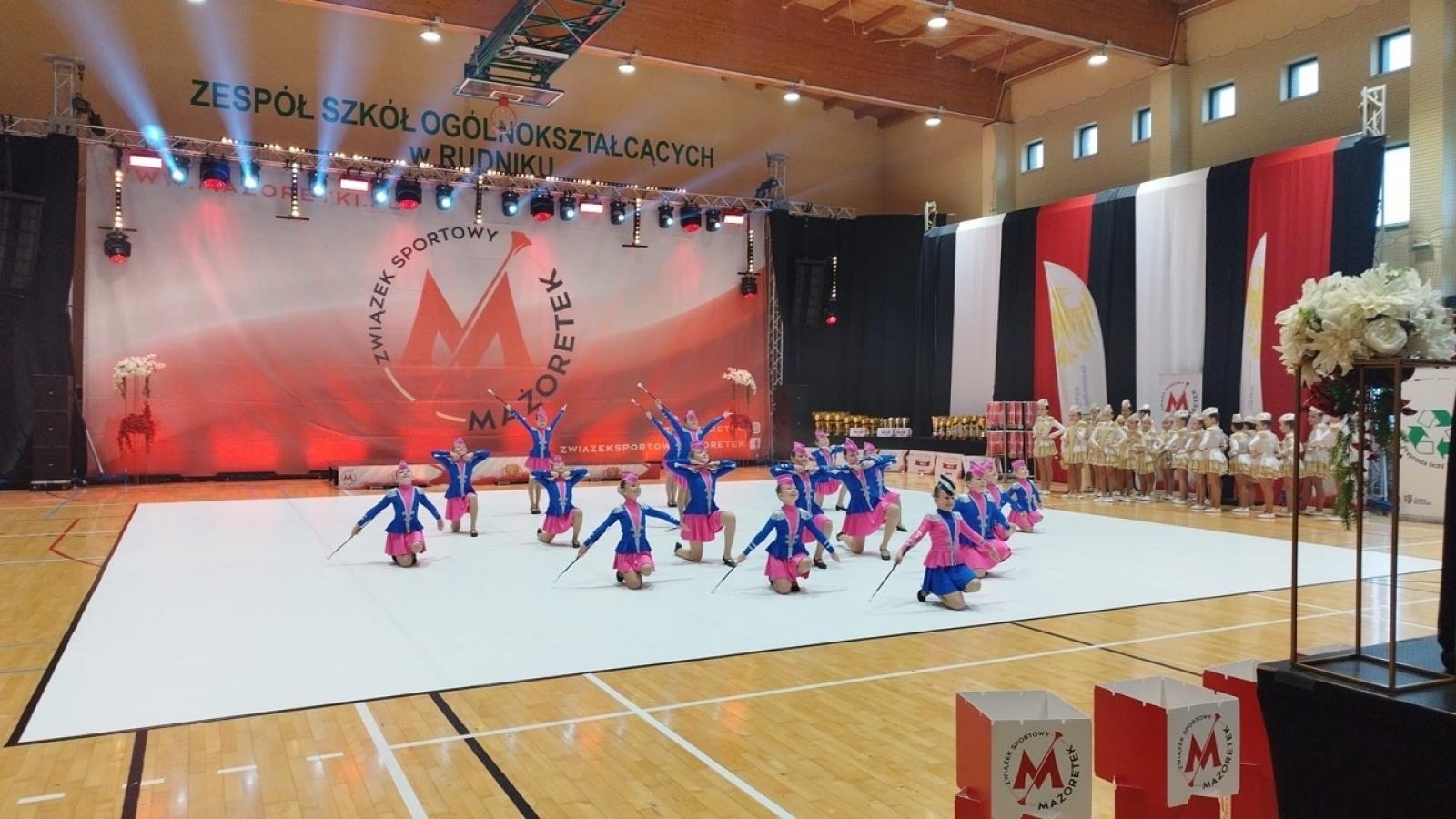 Zdjęcie w galerii na portalu naszraciborz.pl: Grad medali mażoretek ZARA na Mistrzostwach Polski wiadomości z regionu