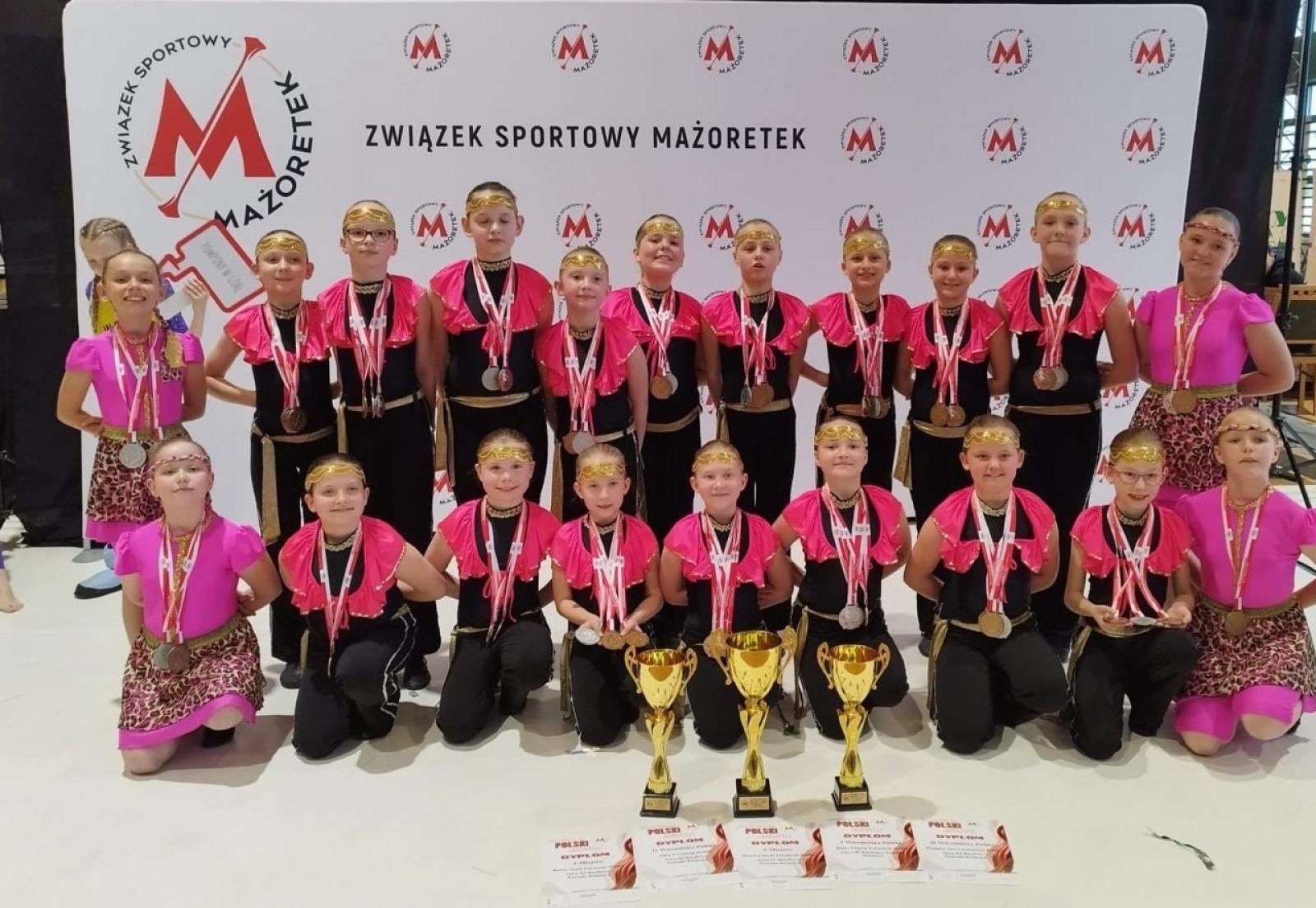 Zdjęcie w galerii na portalu naszraciborz.pl: Grad medali mażoretek ZARA na Mistrzostwach Polski wiadomości z regionu