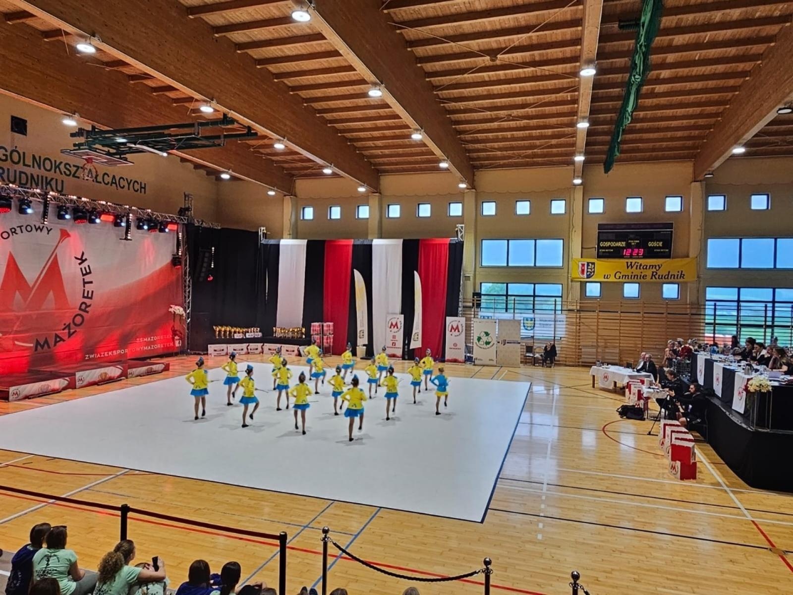 Zdjęcie w galerii na portalu naszraciborz.pl: Grad medali mażoretek ZARA na Mistrzostwach Polski wiadomości z regionu