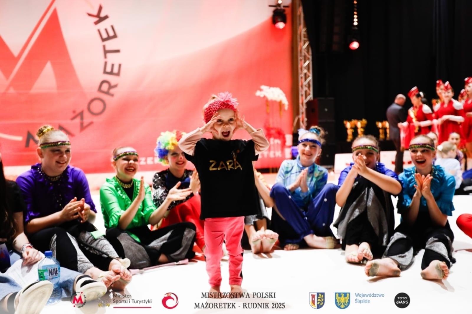 Zdjęcie w galerii na portalu naszraciborz.pl: Grad medali mażoretek ZARA na Mistrzostwach Polski wiadomości z regionu