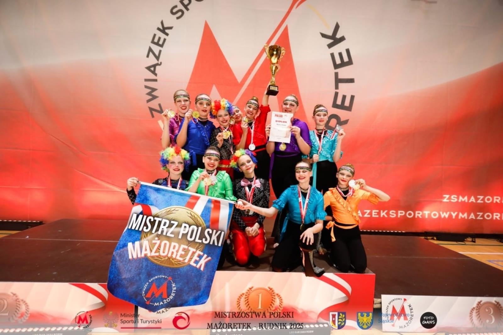 Zdjęcie w galerii na portalu naszraciborz.pl: Grad medali mażoretek ZARA na Mistrzostwach Polski wiadomości z regionu