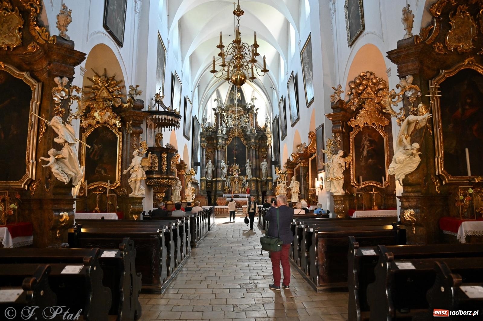 Zdjęcie w galerii na portalu naszraciborz.pl: Zadbać o innych – Diecezjalne Święto Rodziny w Jemielnicy pełne wiary, jedności i nadziei wiadomości z regionu