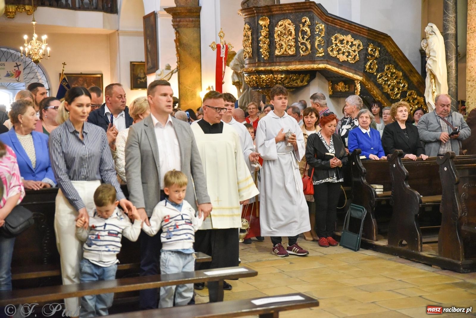 Zdjęcie w galerii na portalu naszraciborz.pl: Zadbać o innych – Diecezjalne Święto Rodziny w Jemielnicy pełne wiary, jedności i nadziei wiadomości z regionu