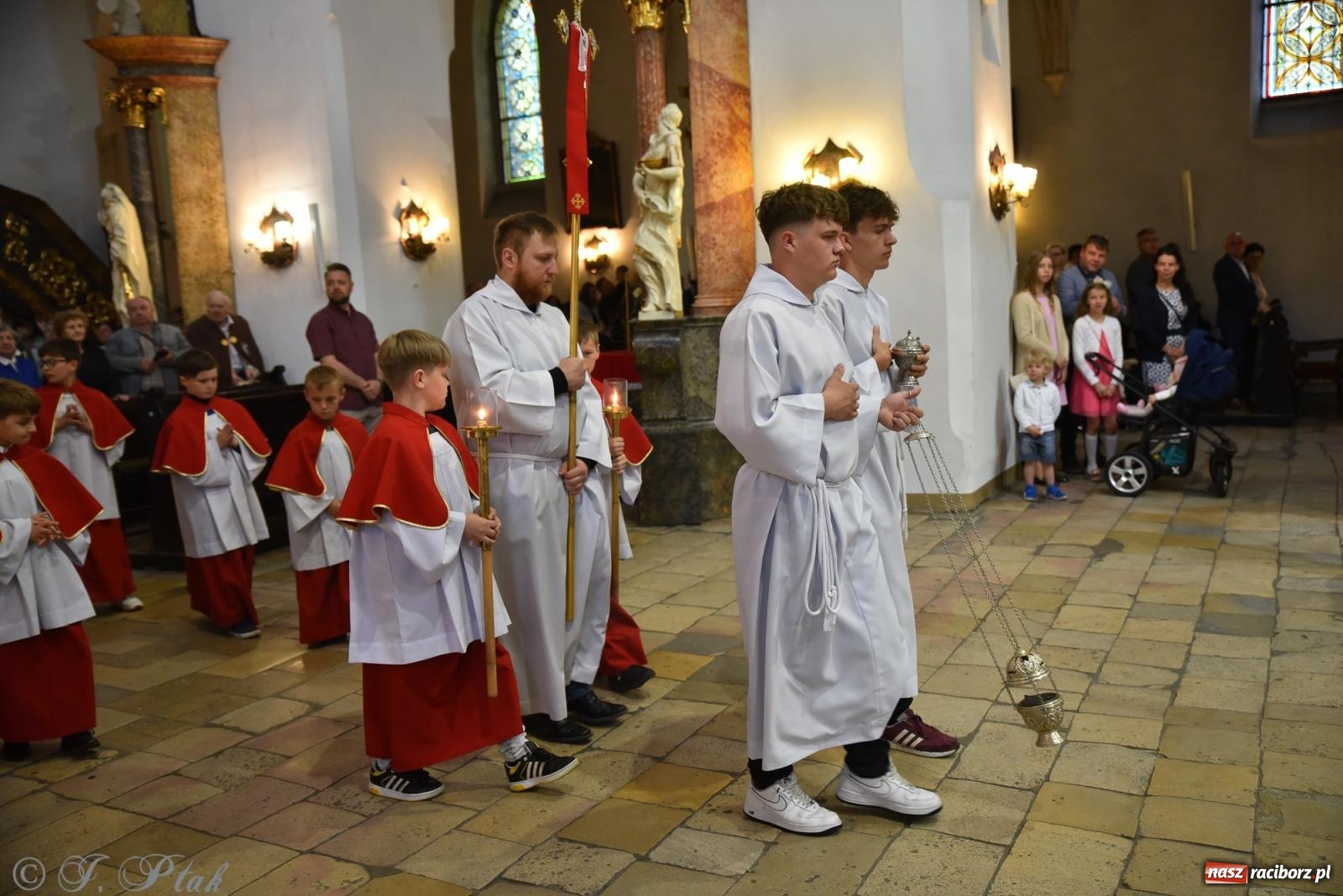 Zdjęcie w galerii na portalu naszraciborz.pl: Zadbać o innych – Diecezjalne Święto Rodziny w Jemielnicy pełne wiary, jedności i nadziei wiadomości z regionu