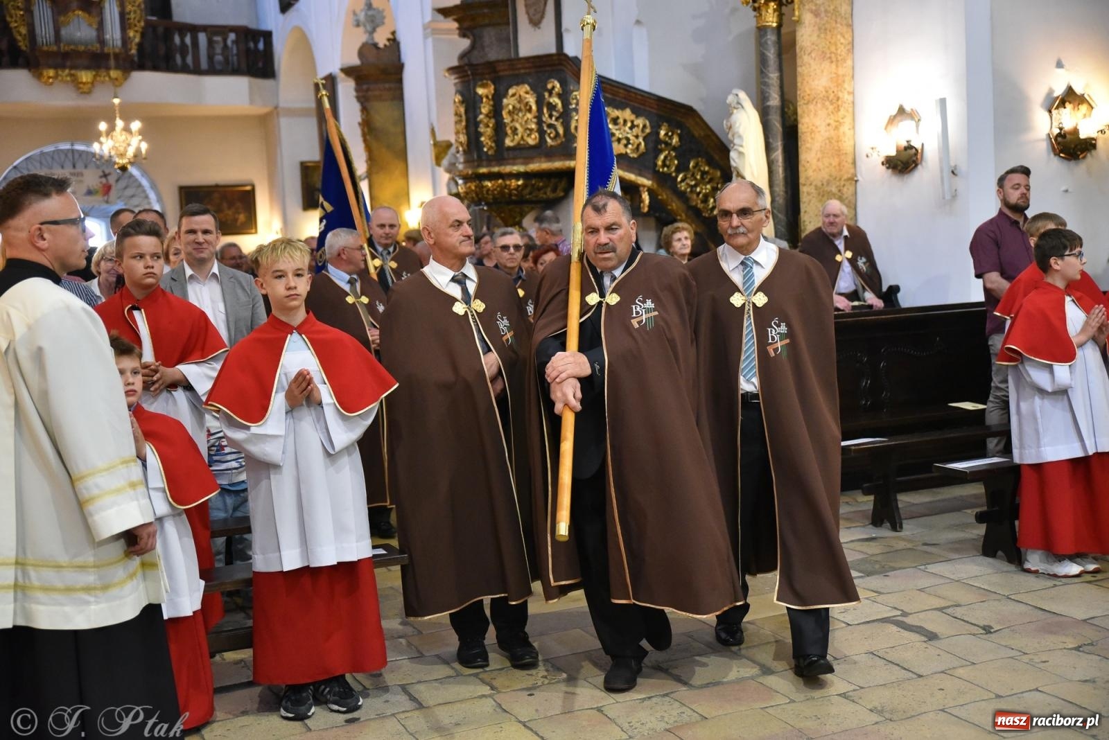 Zdjęcie w galerii na portalu naszraciborz.pl: Zadbać o innych – Diecezjalne Święto Rodziny w Jemielnicy pełne wiary, jedności i nadziei wiadomości z regionu