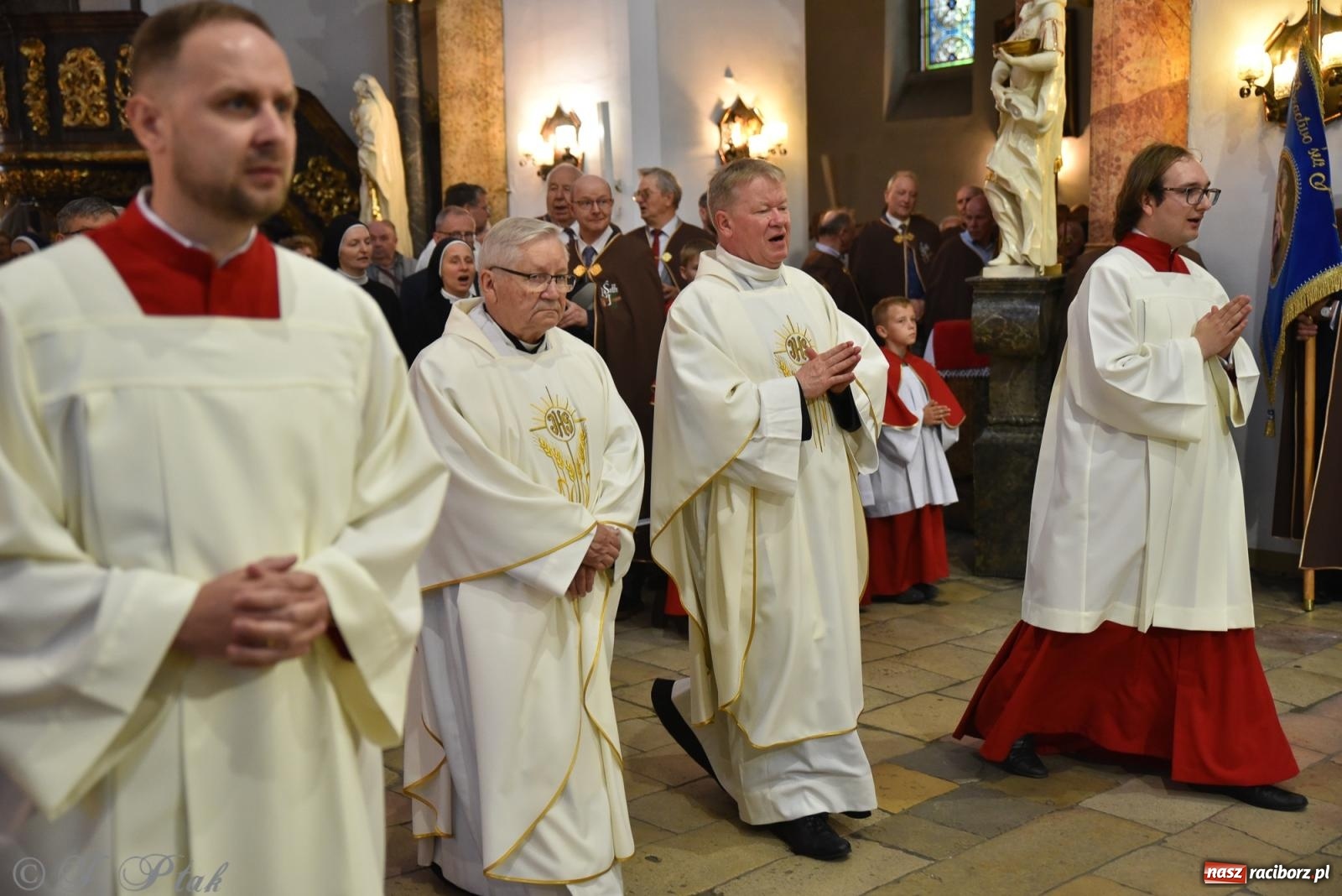 Zdjęcie w galerii na portalu naszraciborz.pl: Zadbać o innych – Diecezjalne Święto Rodziny w Jemielnicy pełne wiary, jedności i nadziei wiadomości z regionu