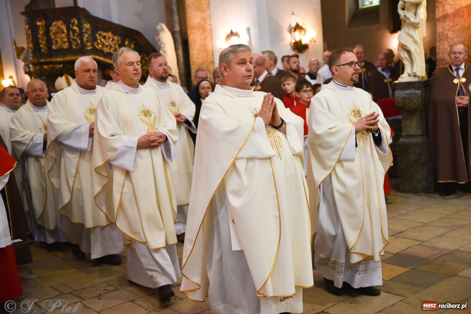Zdjęcie w galerii na portalu naszraciborz.pl: Zadbać o innych – Diecezjalne Święto Rodziny w Jemielnicy pełne wiary, jedności i nadziei wiadomości z regionu