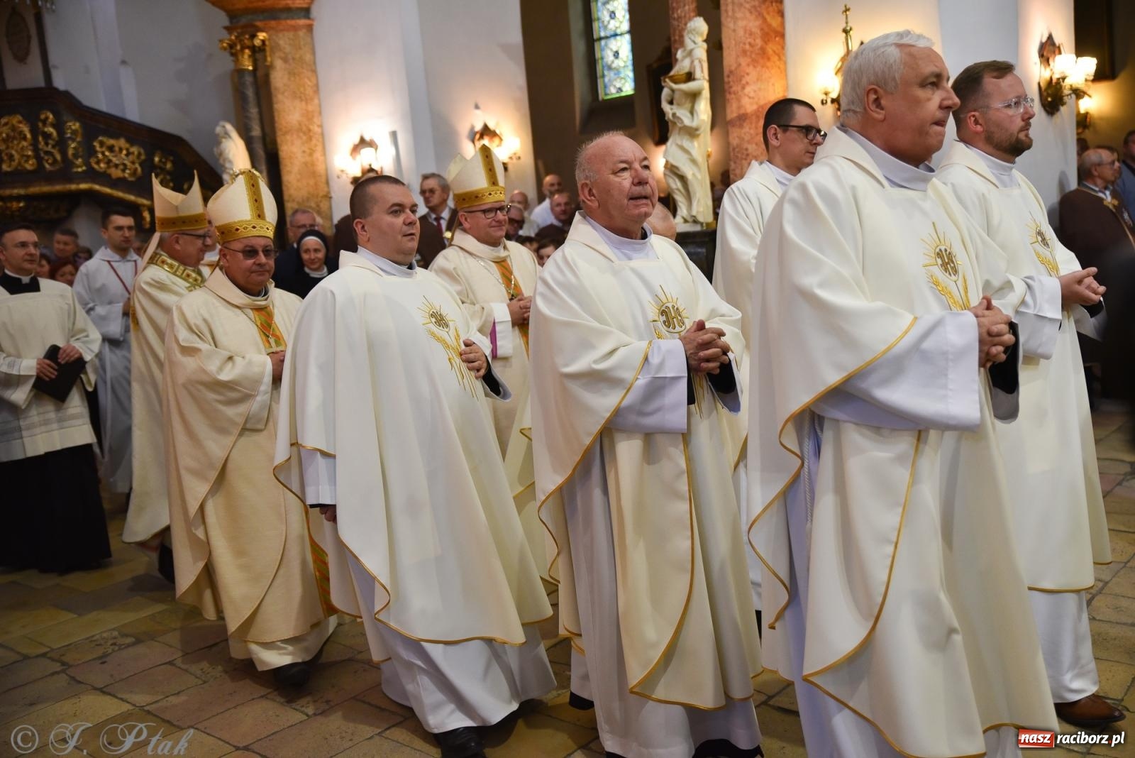 Zdjęcie w galerii na portalu naszraciborz.pl: Zadbać o innych – Diecezjalne Święto Rodziny w Jemielnicy pełne wiary, jedności i nadziei wiadomości z regionu