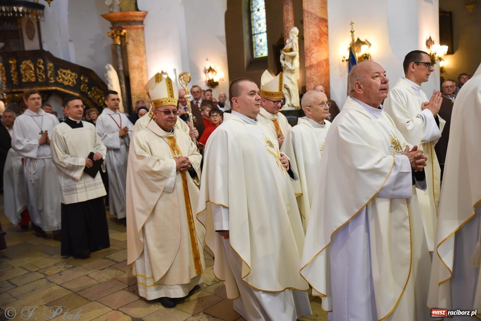 Zdjęcie w galerii na portalu naszraciborz.pl: Zadbać o innych – Diecezjalne Święto Rodziny w Jemielnicy pełne wiary, jedności i nadziei wiadomości z regionu