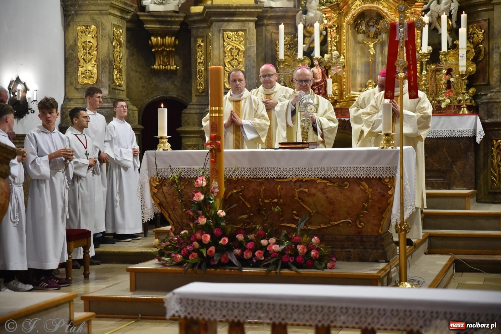Zdjęcie w galerii na portalu naszraciborz.pl: Zadbać o innych – Diecezjalne Święto Rodziny w Jemielnicy pełne wiary, jedności i nadziei wiadomości z regionu