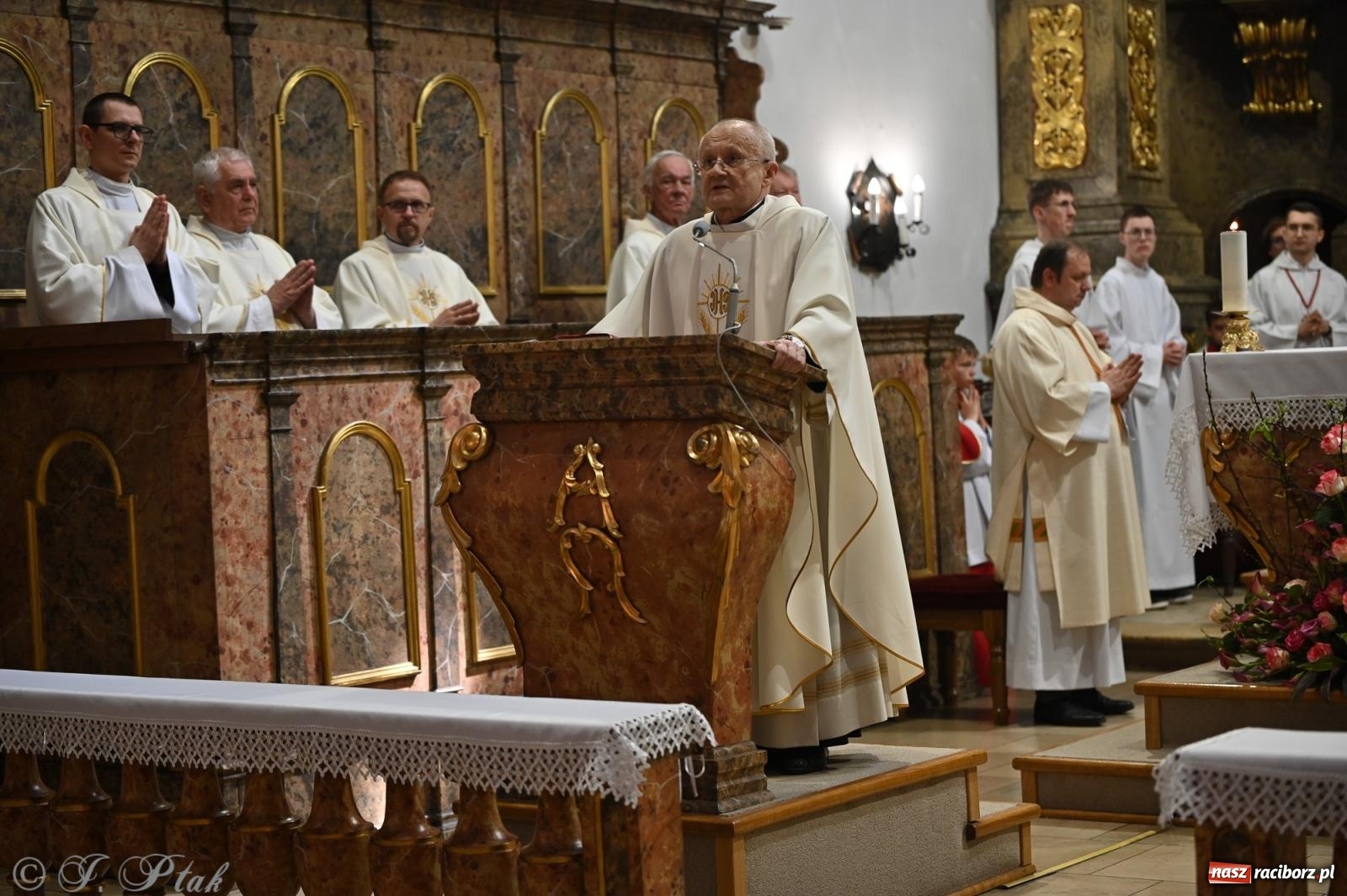 Zdjęcie w galerii na portalu naszraciborz.pl: Zadbać o innych – Diecezjalne Święto Rodziny w Jemielnicy pełne wiary, jedności i nadziei wiadomości z regionu