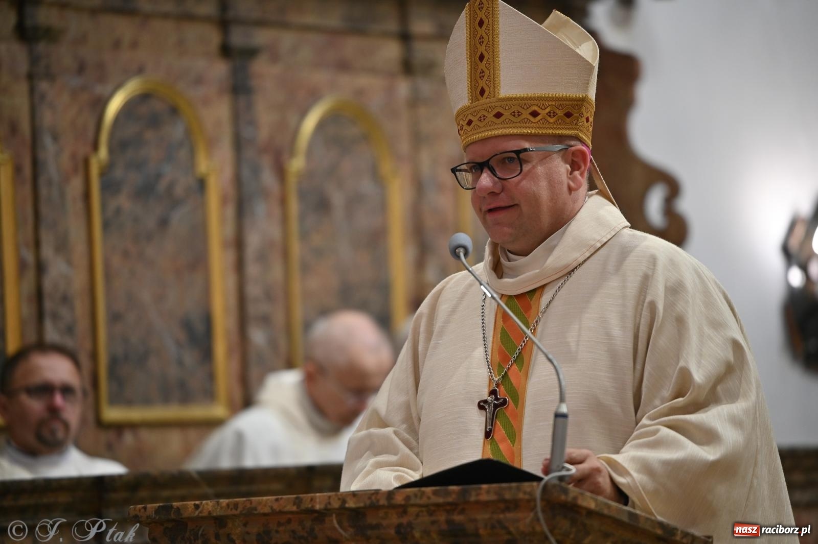 Zdjęcie w galerii na portalu naszraciborz.pl: Zadbać o innych – Diecezjalne Święto Rodziny w Jemielnicy pełne wiary, jedności i nadziei wiadomości z regionu