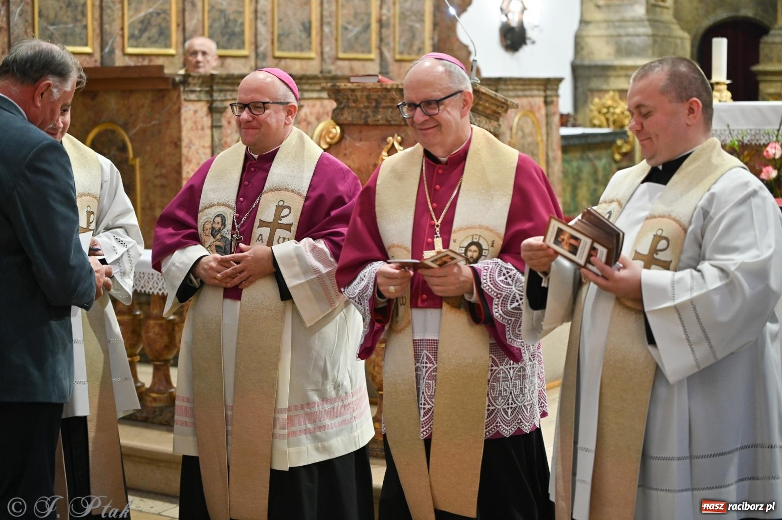 Zdjęcie w galerii na portalu naszraciborz.pl: Zadbać o innych – Diecezjalne Święto Rodziny w Jemielnicy pełne wiary, jedności i nadziei wiadomości z regionu