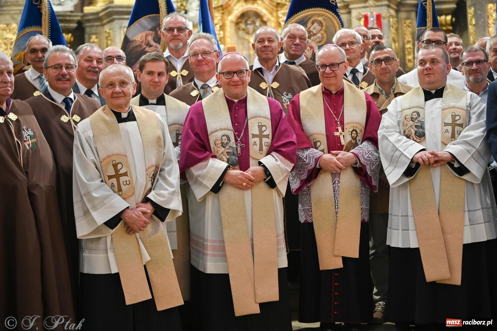 Zdjęcie w galerii na portalu naszraciborz.pl: Zadbać o innych – Diecezjalne Święto Rodziny w Jemielnicy pełne wiary, jedności i nadziei wiadomości z regionu