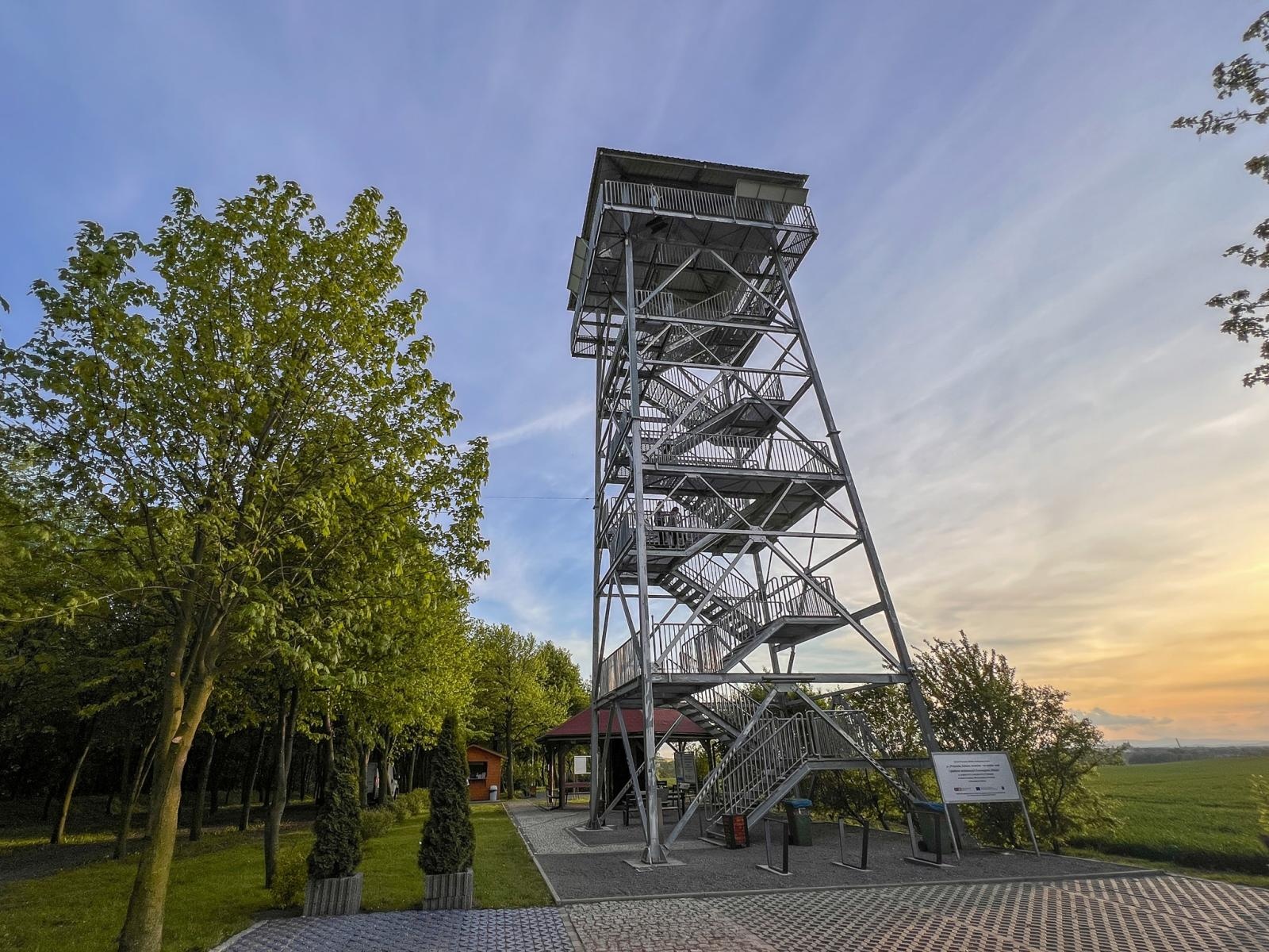 Zdjęcie w galerii na portalu naszraciborz.pl: Tężnia, wieża i makowskie specjały. Weekendowa nowość w Pietrowicach Wielkich wiadomości z regionu
