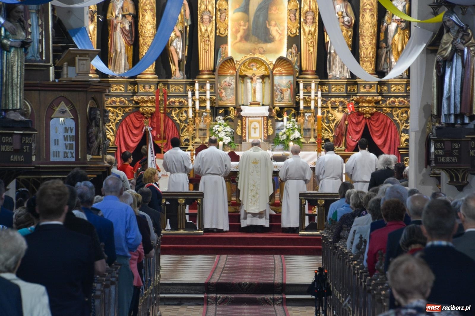 Zdjęcie w galerii na portalu naszraciborz.pl: Obchody Trzeciego Maja w Raciborzu w strugach deszczu [FOTO i WIDEO] wiadomości z regionu