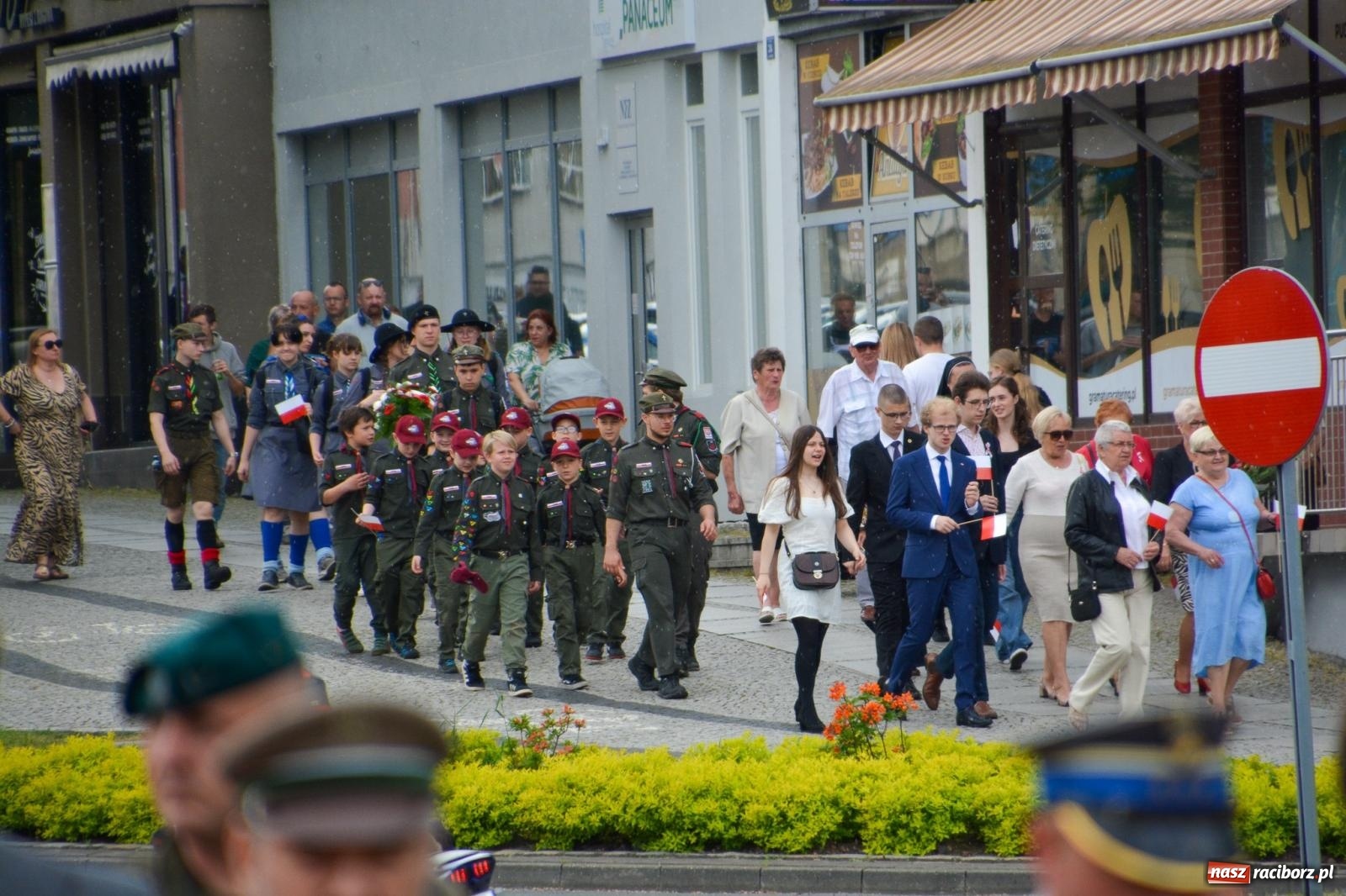 Zdjęcie w galerii na portalu naszraciborz.pl: Obchody Trzeciego Maja w Raciborzu w strugach deszczu [FOTO i WIDEO] wiadomości z regionu