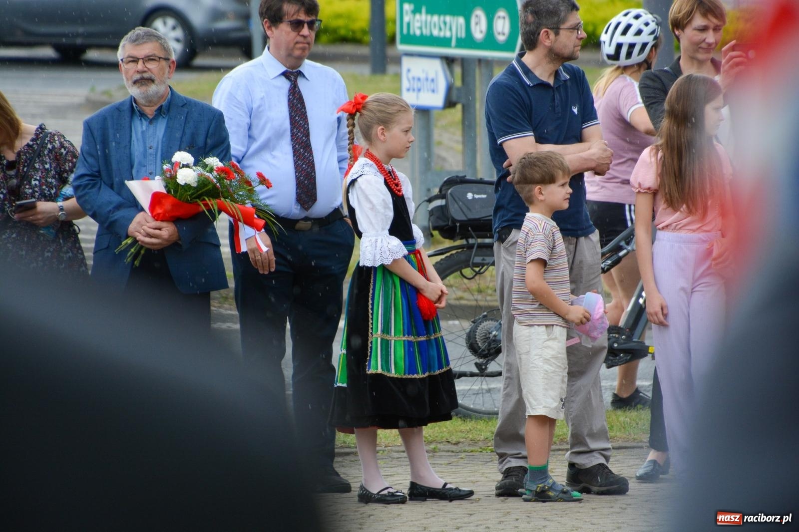Zdjęcie w galerii na portalu naszraciborz.pl: Obchody Trzeciego Maja w Raciborzu w strugach deszczu [FOTO i WIDEO] wiadomości z regionu