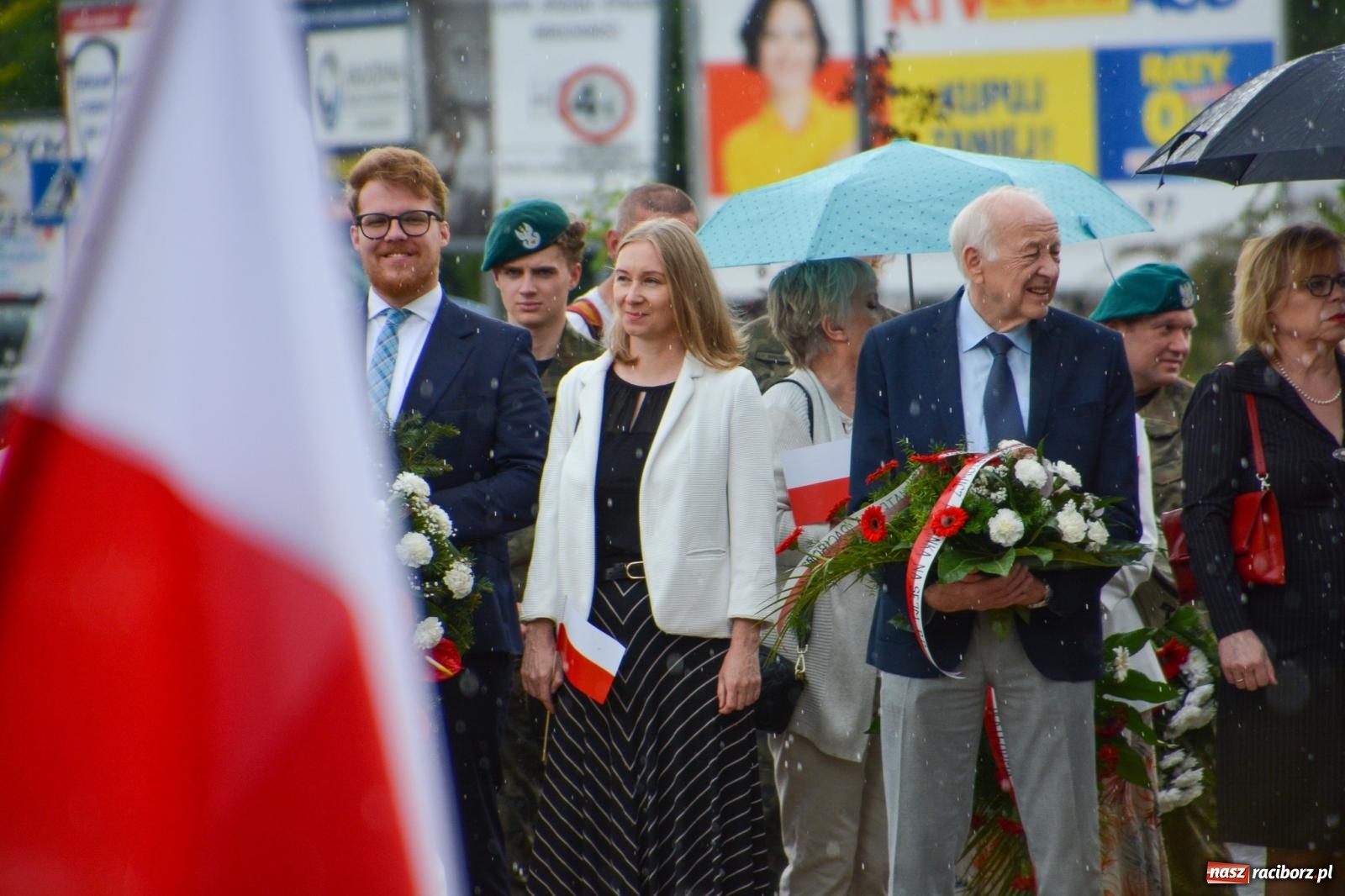 Zdjęcie w galerii na portalu naszraciborz.pl: Obchody Trzeciego Maja w Raciborzu w strugach deszczu [FOTO i WIDEO] wiadomości z regionu