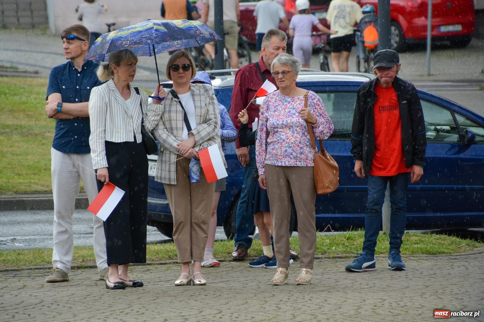 Zdjęcie w galerii na portalu naszraciborz.pl: Obchody Trzeciego Maja w Raciborzu w strugach deszczu [FOTO i WIDEO] wiadomości z regionu