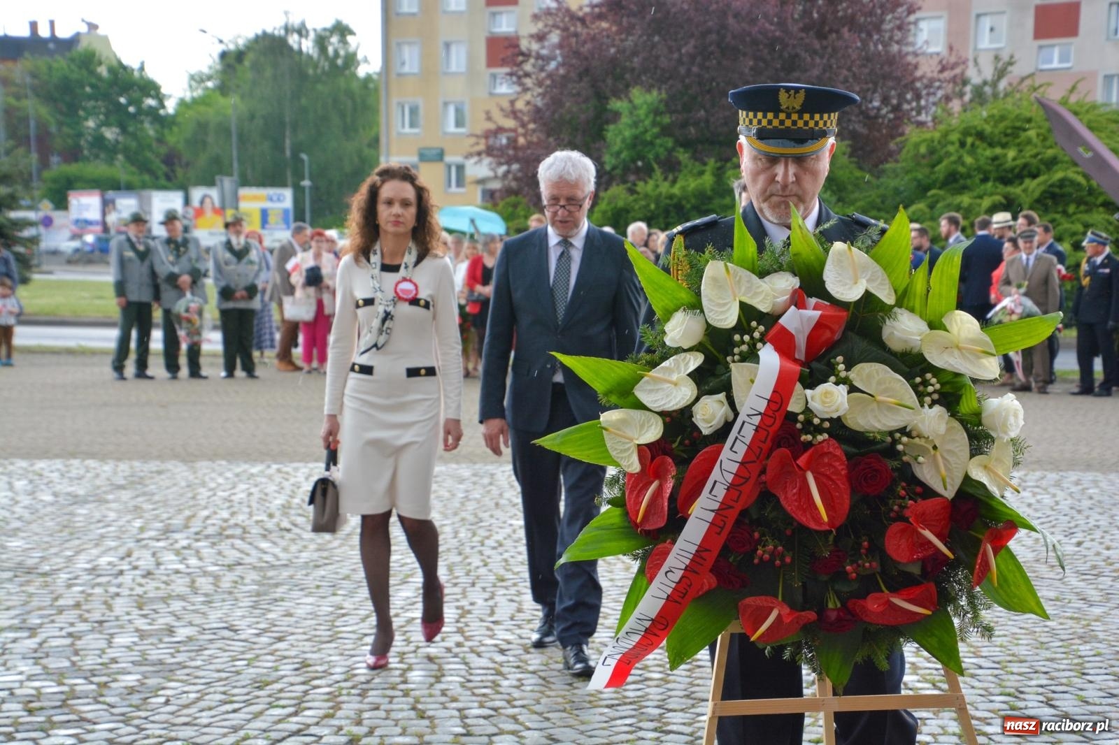 Zdjęcie w galerii na portalu naszraciborz.pl: Obchody Trzeciego Maja w Raciborzu w strugach deszczu [FOTO i WIDEO] wiadomości z regionu