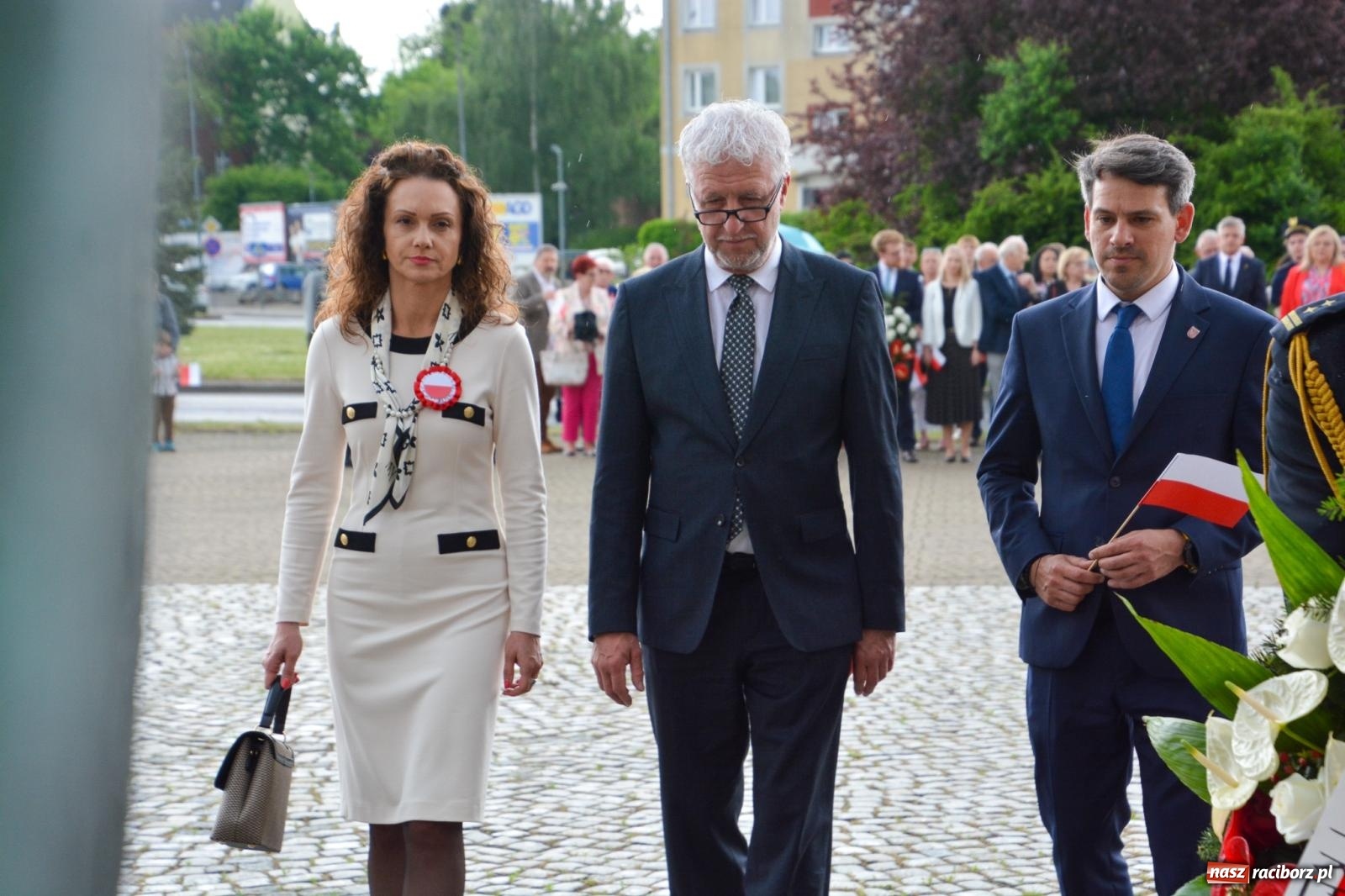 Zdjęcie w galerii na portalu naszraciborz.pl: Obchody Trzeciego Maja w Raciborzu w strugach deszczu [FOTO i WIDEO] wiadomości z regionu