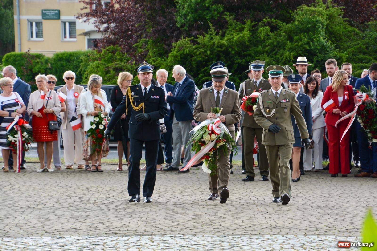 Zdjęcie w galerii na portalu naszraciborz.pl: Obchody Trzeciego Maja w Raciborzu w strugach deszczu [FOTO i WIDEO] wiadomości z regionu