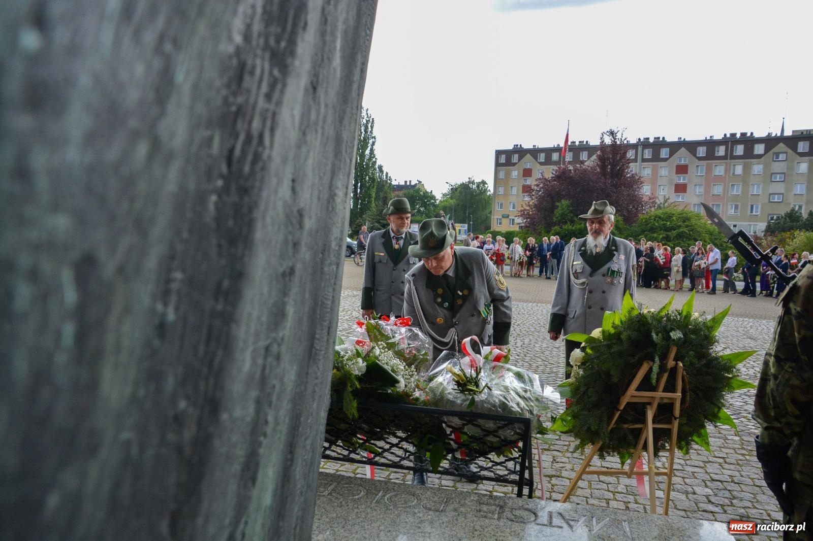 Zdjęcie w galerii na portalu naszraciborz.pl: Obchody Trzeciego Maja w Raciborzu w strugach deszczu [FOTO i WIDEO] wiadomości z regionu