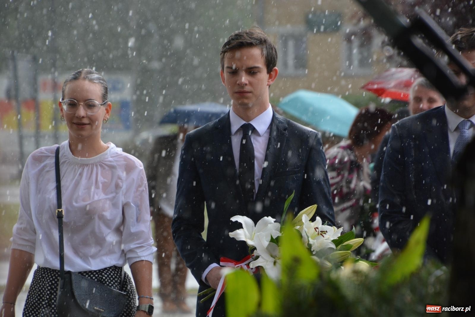 Zdjęcie w galerii na portalu naszraciborz.pl: Obchody Trzeciego Maja w Raciborzu w strugach deszczu [FOTO i WIDEO] wiadomości z regionu