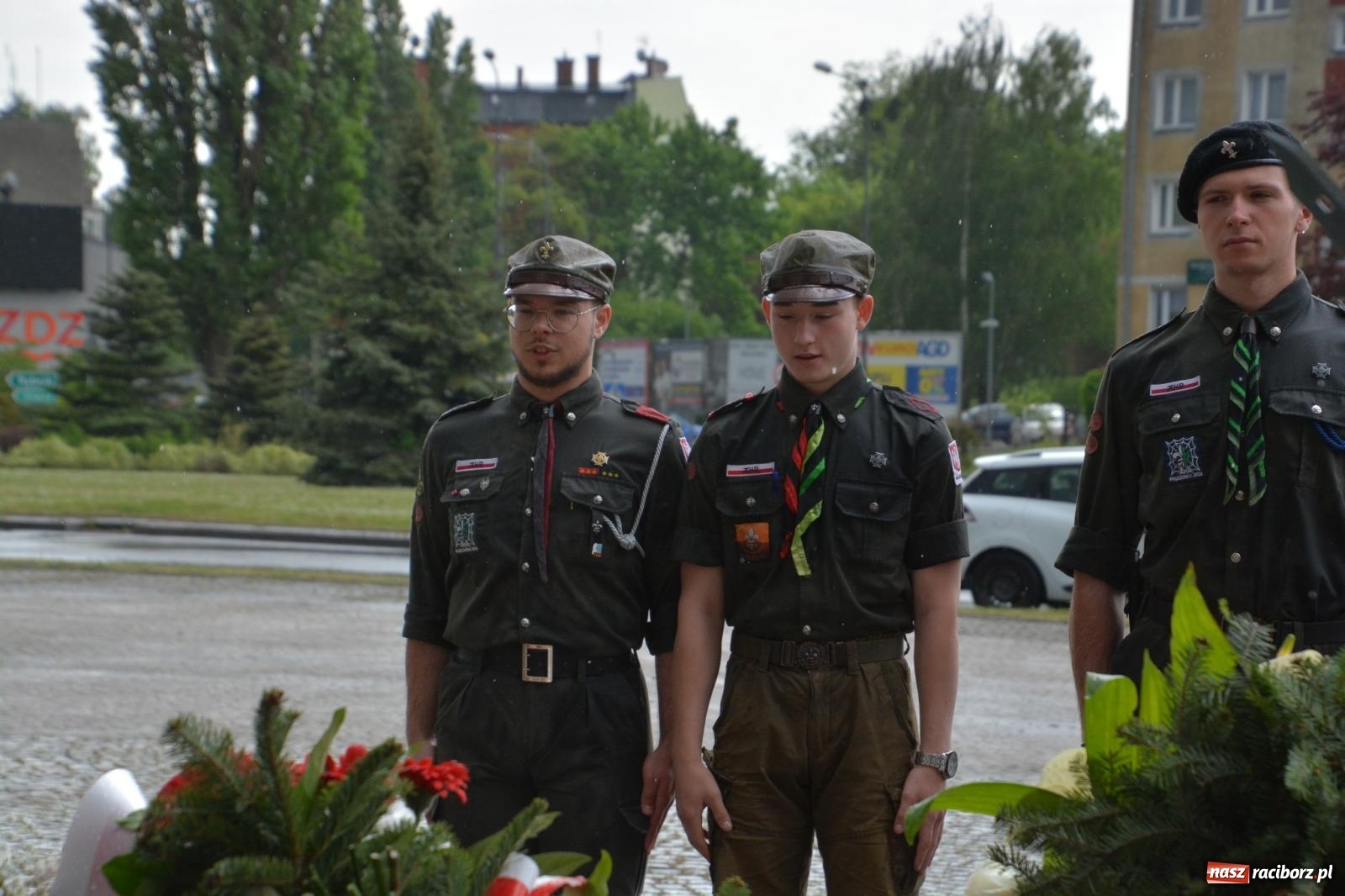 Zdjęcie w galerii na portalu naszraciborz.pl: Obchody Trzeciego Maja w Raciborzu w strugach deszczu [FOTO i WIDEO] wiadomości z regionu