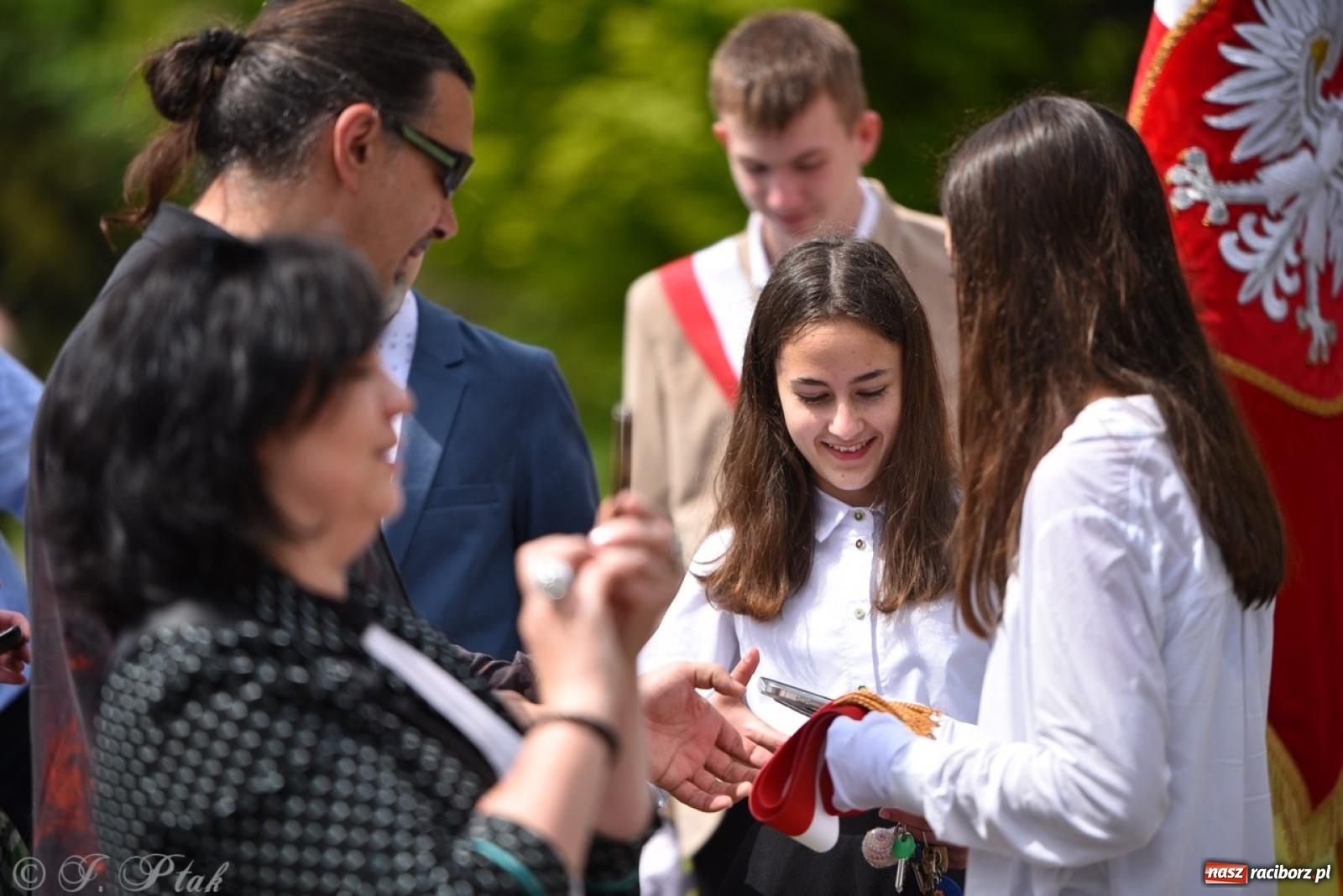 Zdjęcie w galerii na portalu naszraciborz.pl: Obchody Trzeciego Maja w Raciborzu w strugach deszczu [FOTO i WIDEO] wiadomości z regionu