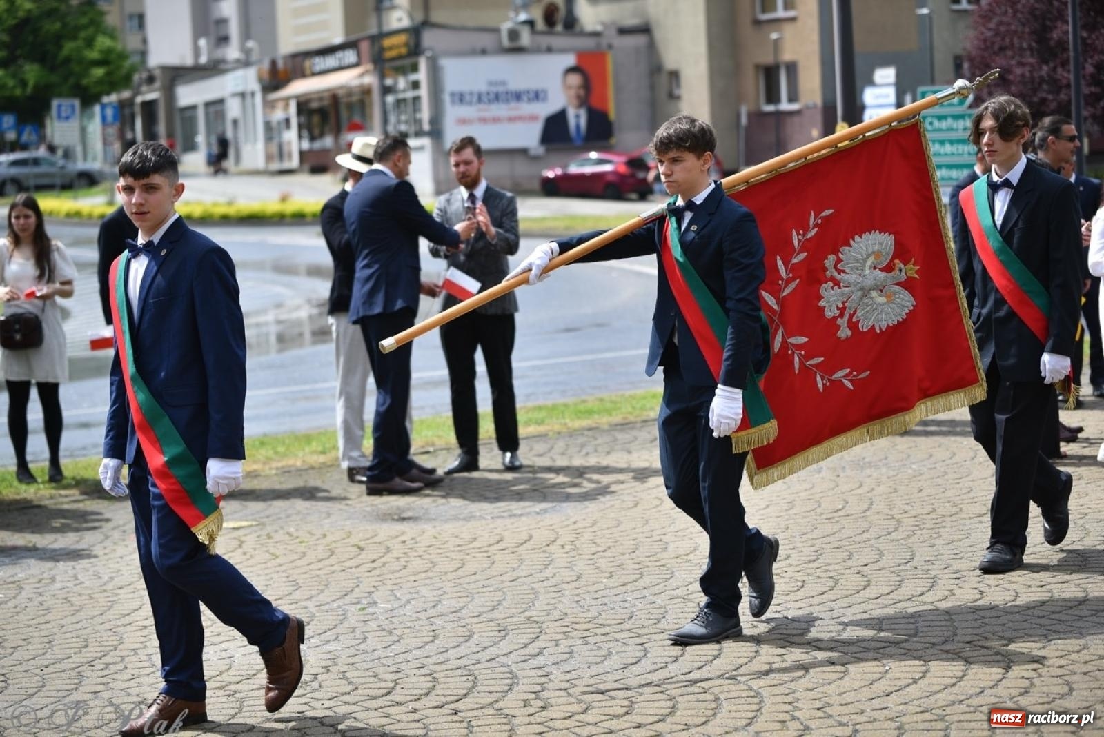 Zdjęcie w galerii na portalu naszraciborz.pl: Obchody Trzeciego Maja w Raciborzu w strugach deszczu [FOTO i WIDEO] wiadomości z regionu