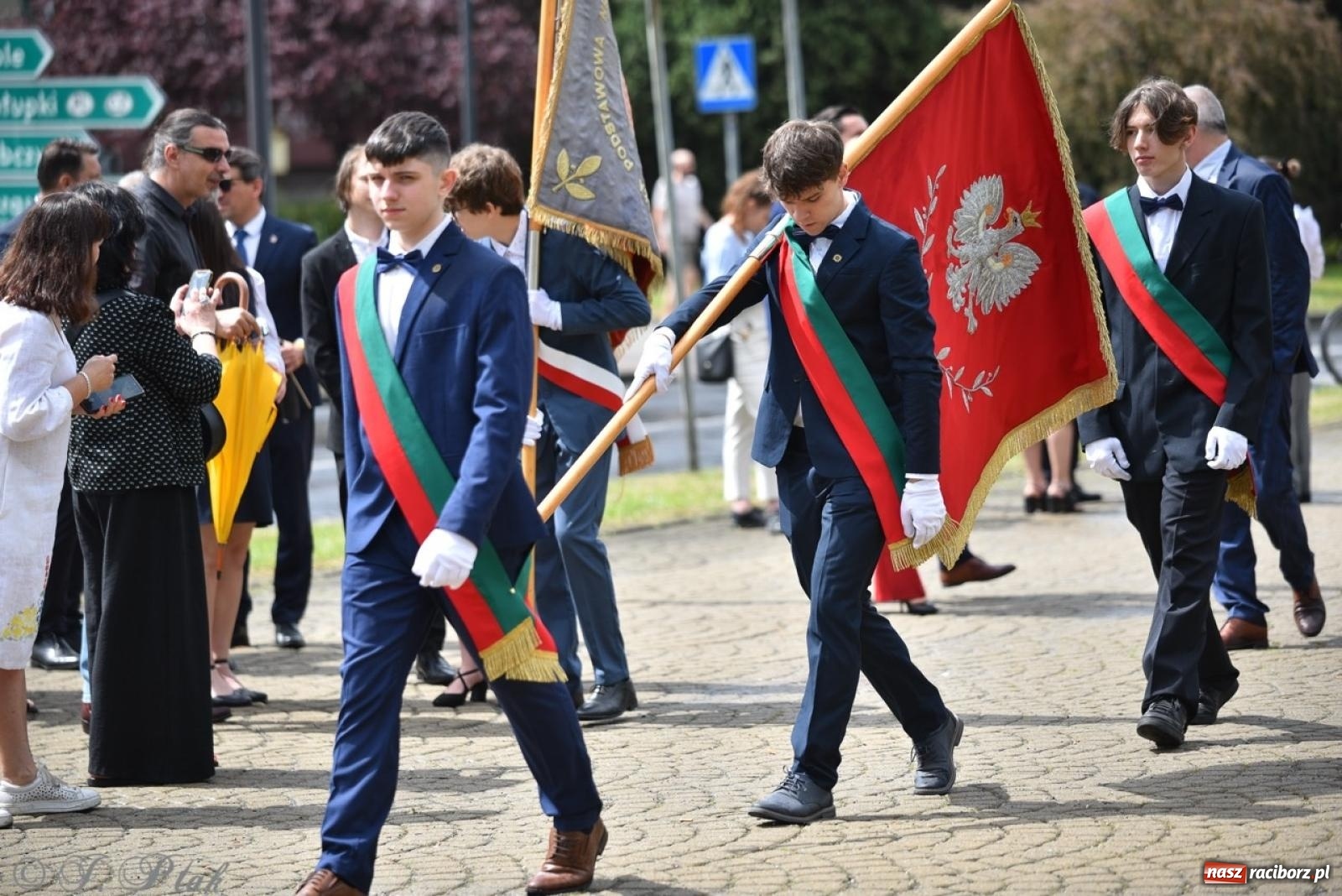 Zdjęcie w galerii na portalu naszraciborz.pl: Obchody Trzeciego Maja w Raciborzu w strugach deszczu [FOTO i WIDEO] wiadomości z regionu