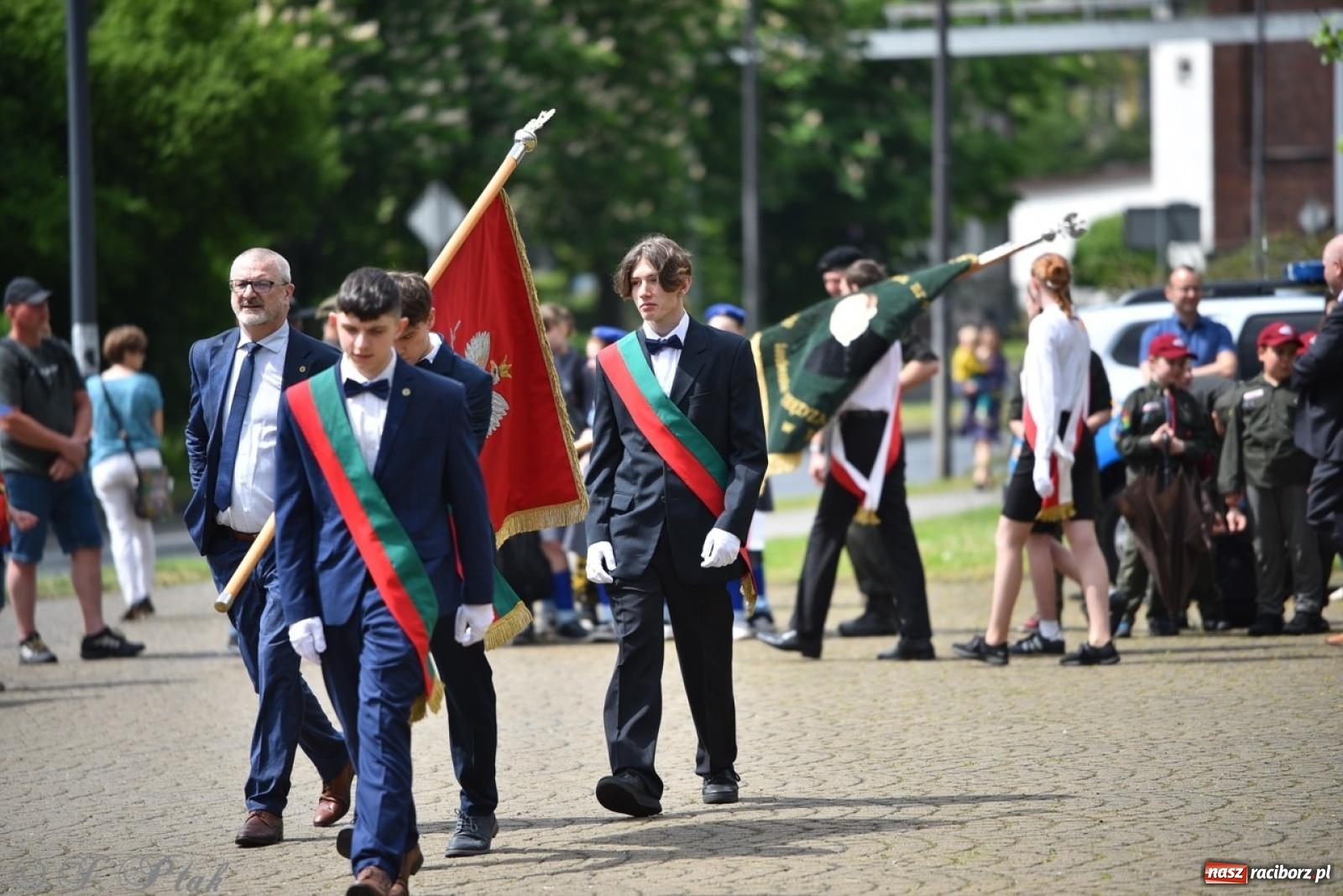 Zdjęcie w galerii na portalu naszraciborz.pl: Obchody Trzeciego Maja w Raciborzu w strugach deszczu [FOTO i WIDEO] wiadomości z regionu