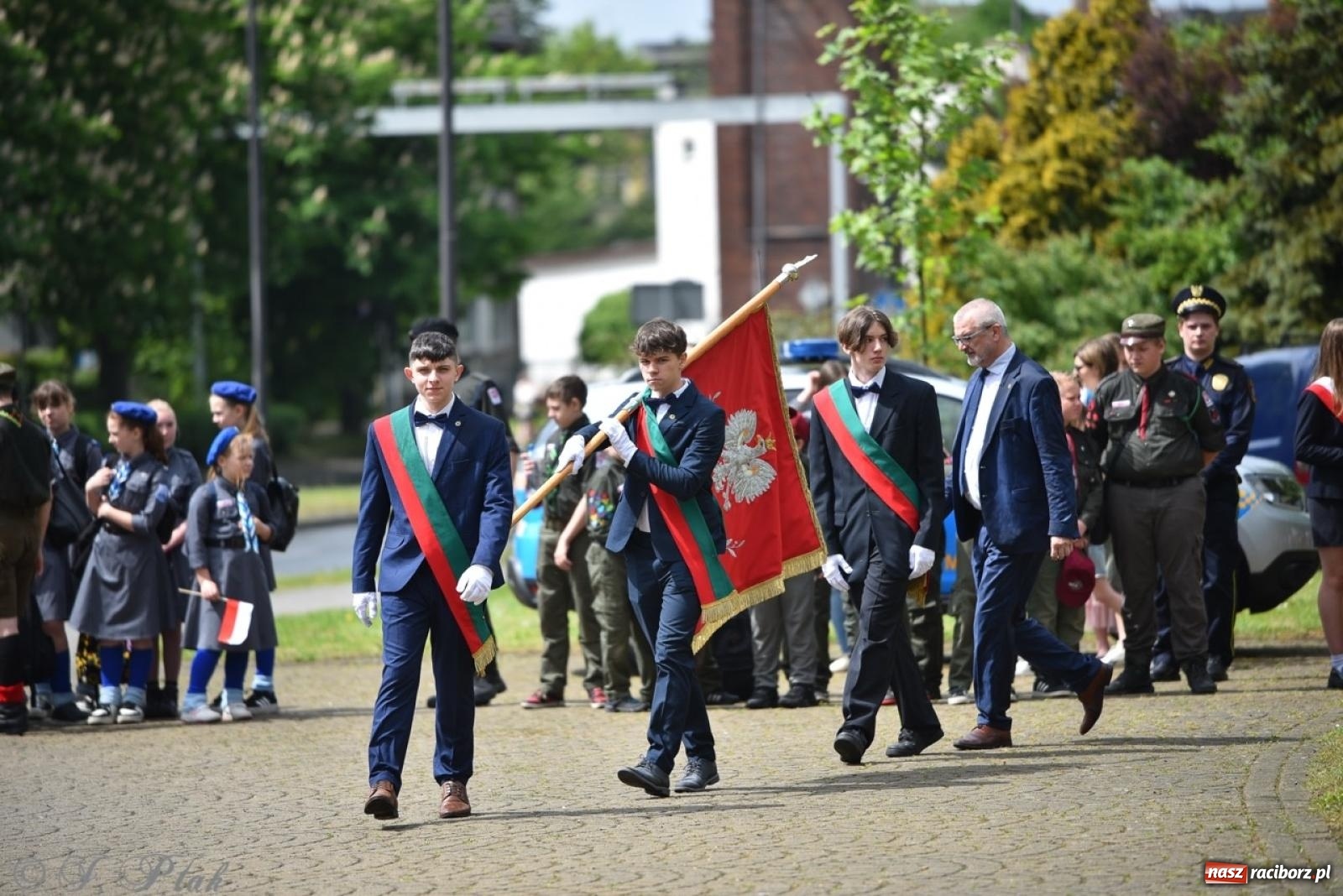 Zdjęcie w galerii na portalu naszraciborz.pl: Obchody Trzeciego Maja w Raciborzu w strugach deszczu [FOTO i WIDEO] wiadomości z regionu