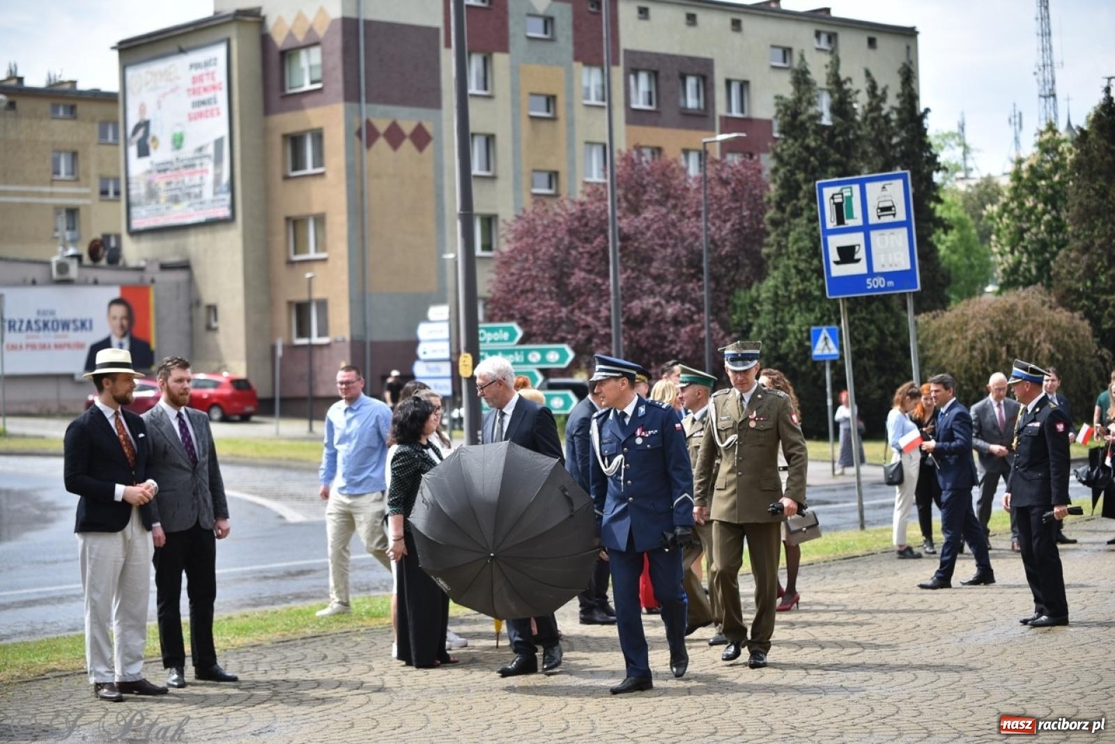 Zdjęcie w galerii na portalu naszraciborz.pl: Obchody Trzeciego Maja w Raciborzu w strugach deszczu [FOTO i WIDEO] wiadomości z regionu