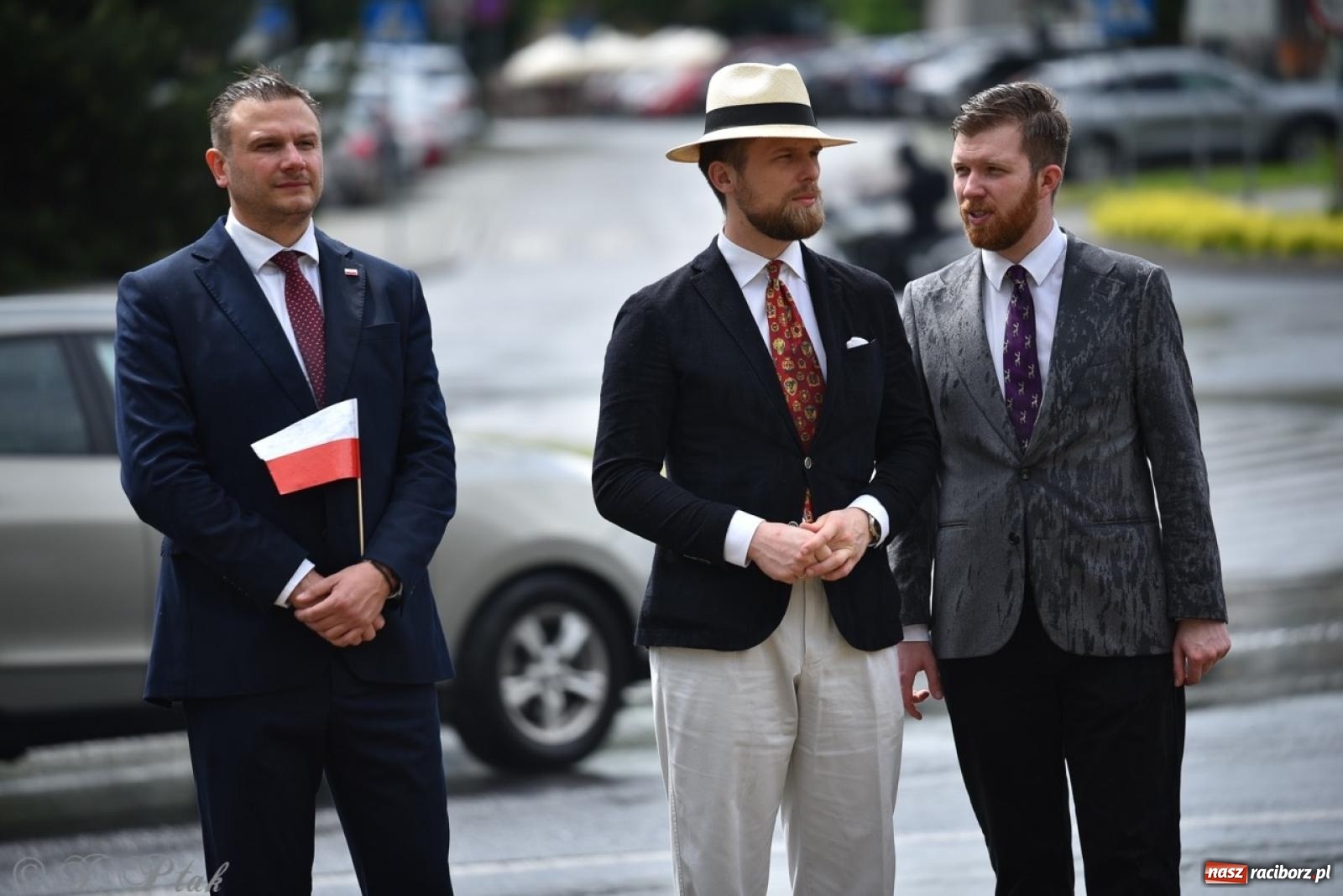 Zdjęcie w galerii na portalu naszraciborz.pl: Obchody Trzeciego Maja w Raciborzu w strugach deszczu [FOTO i WIDEO] wiadomości z regionu