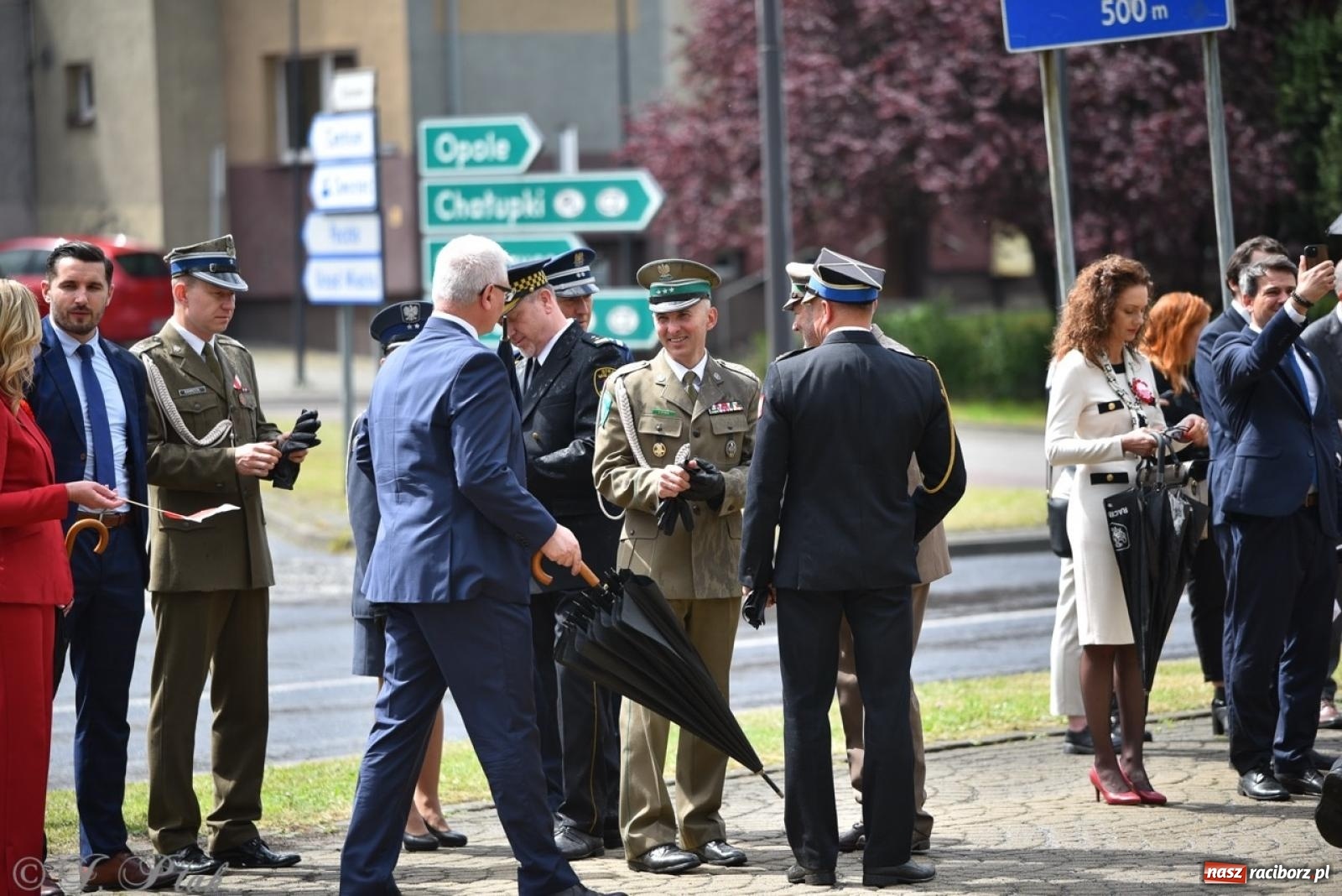Zdjęcie w galerii na portalu naszraciborz.pl: Obchody Trzeciego Maja w Raciborzu w strugach deszczu [FOTO i WIDEO] wiadomości z regionu