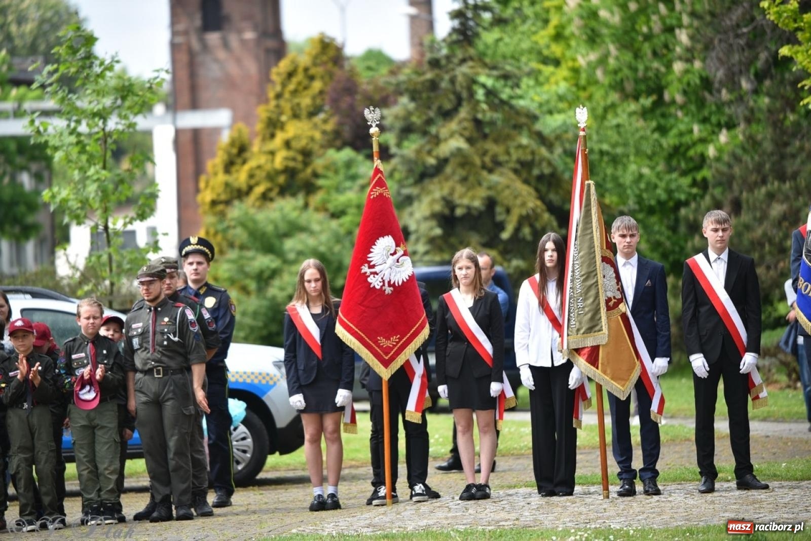 Zdjęcie w galerii na portalu naszraciborz.pl: Obchody Trzeciego Maja w Raciborzu w strugach deszczu [FOTO i WIDEO] wiadomości z regionu