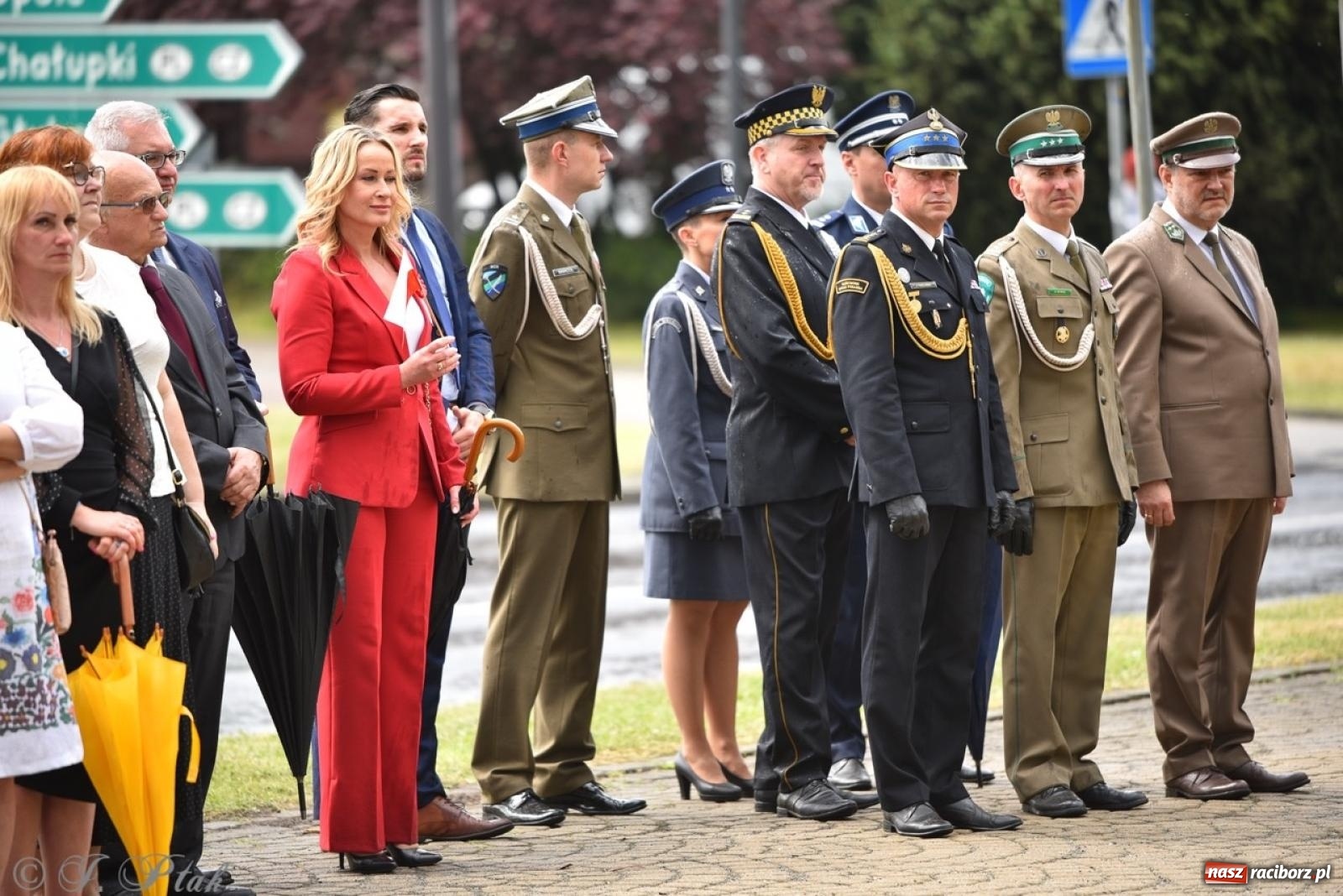 Zdjęcie w galerii na portalu naszraciborz.pl: Obchody Trzeciego Maja w Raciborzu w strugach deszczu [FOTO i WIDEO] wiadomości z regionu