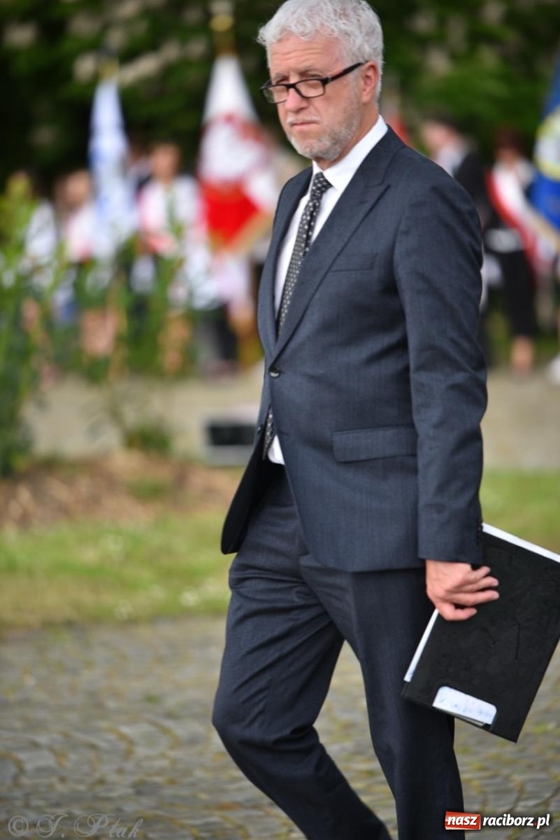 Zdjęcie w galerii na portalu naszraciborz.pl: Obchody Trzeciego Maja w Raciborzu w strugach deszczu [FOTO i WIDEO] wiadomości z regionu